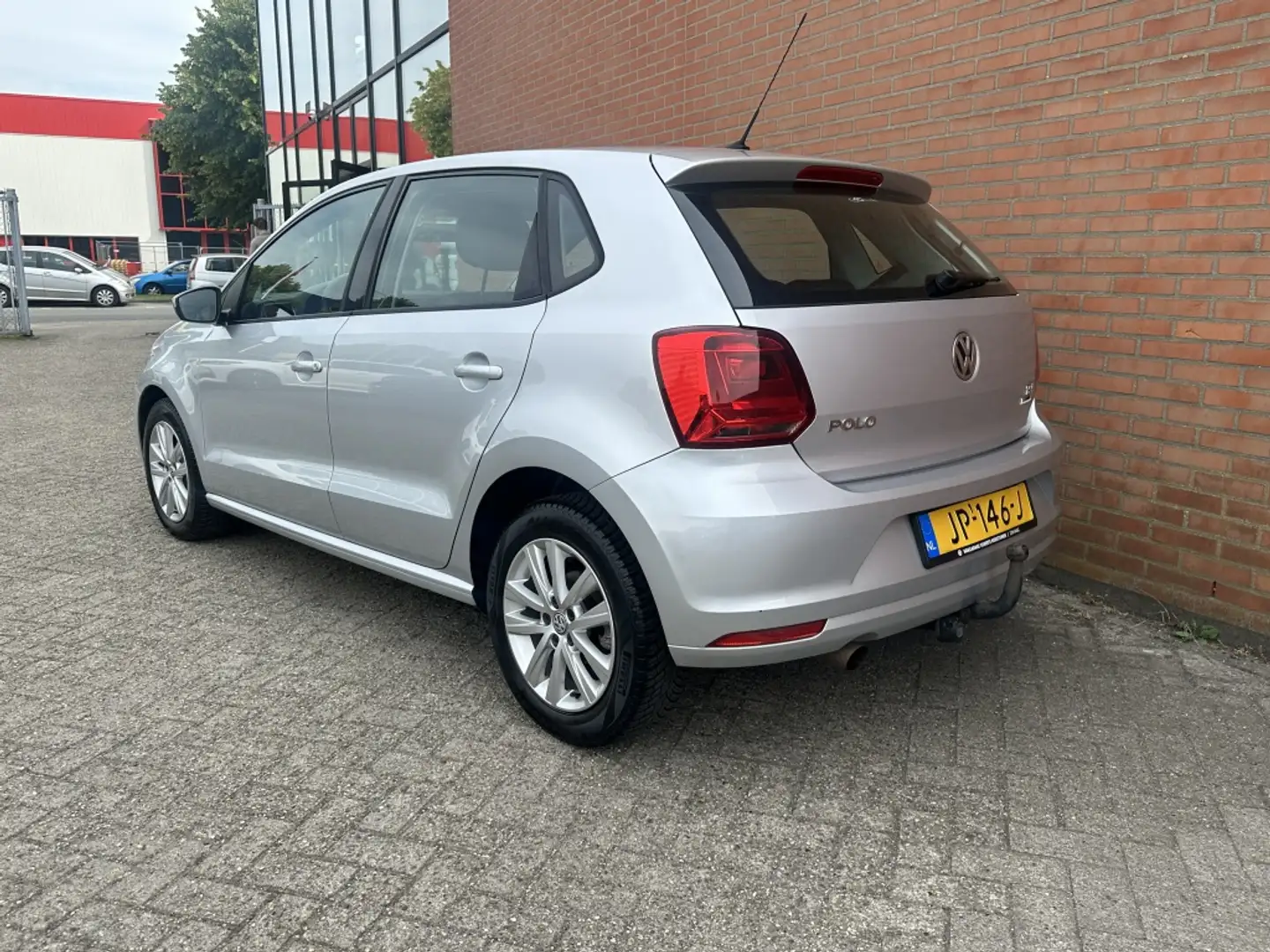 Volkswagen Polo 1.2 TSI First Edition Blue Motion Compact, Comfort Grijs - 2