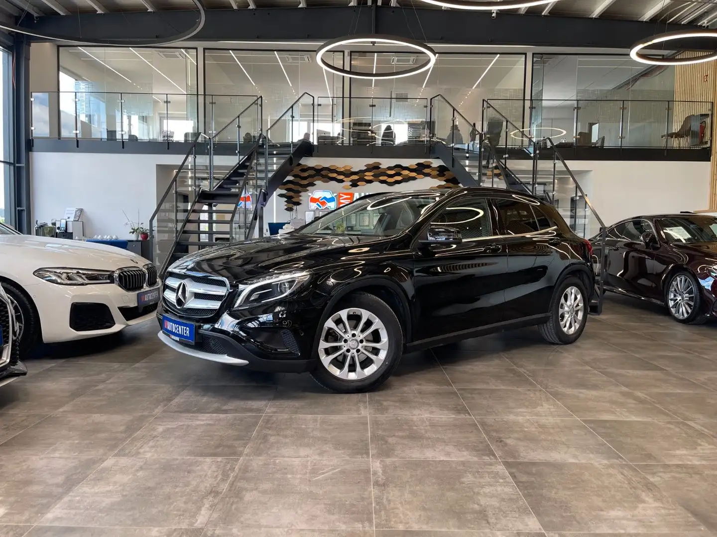 Mercedes-Benz GLA 200 7G-DCT Style *NAVI*XENON*SHZ*TEMPOMAT* Schwarz - 1