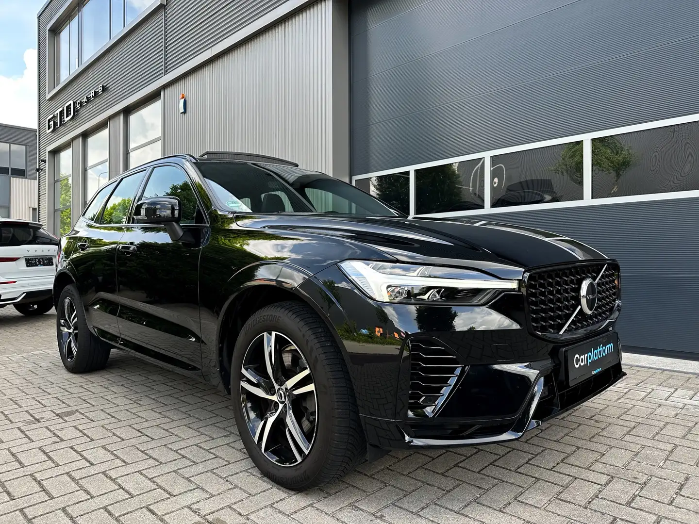 Volvo XC60 2.0 Recharge T6 AWD R-Design | Harman Kardon | Pan Zwart - 2