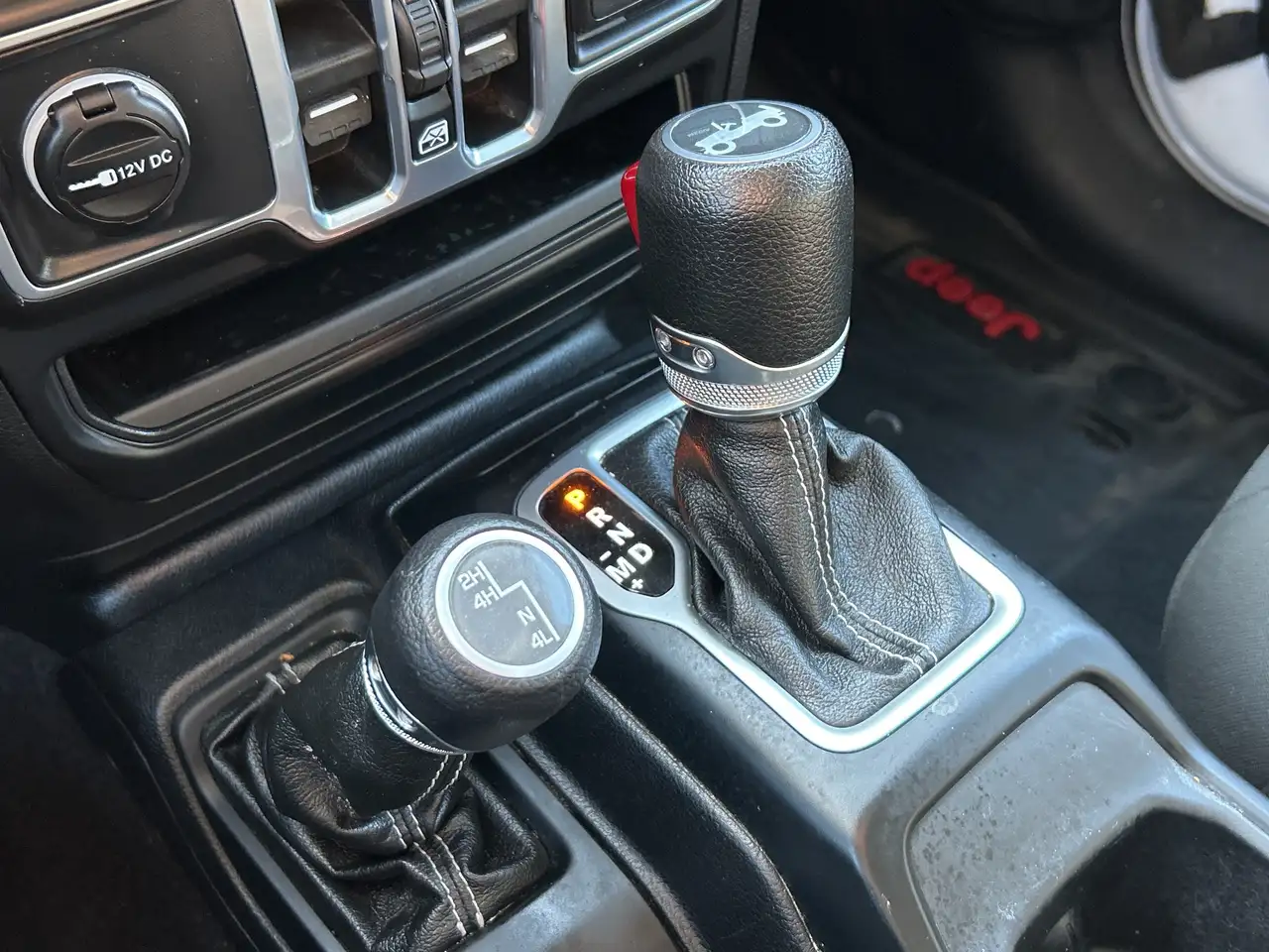 Jeep Wrangler снимка Jeep Wrangler