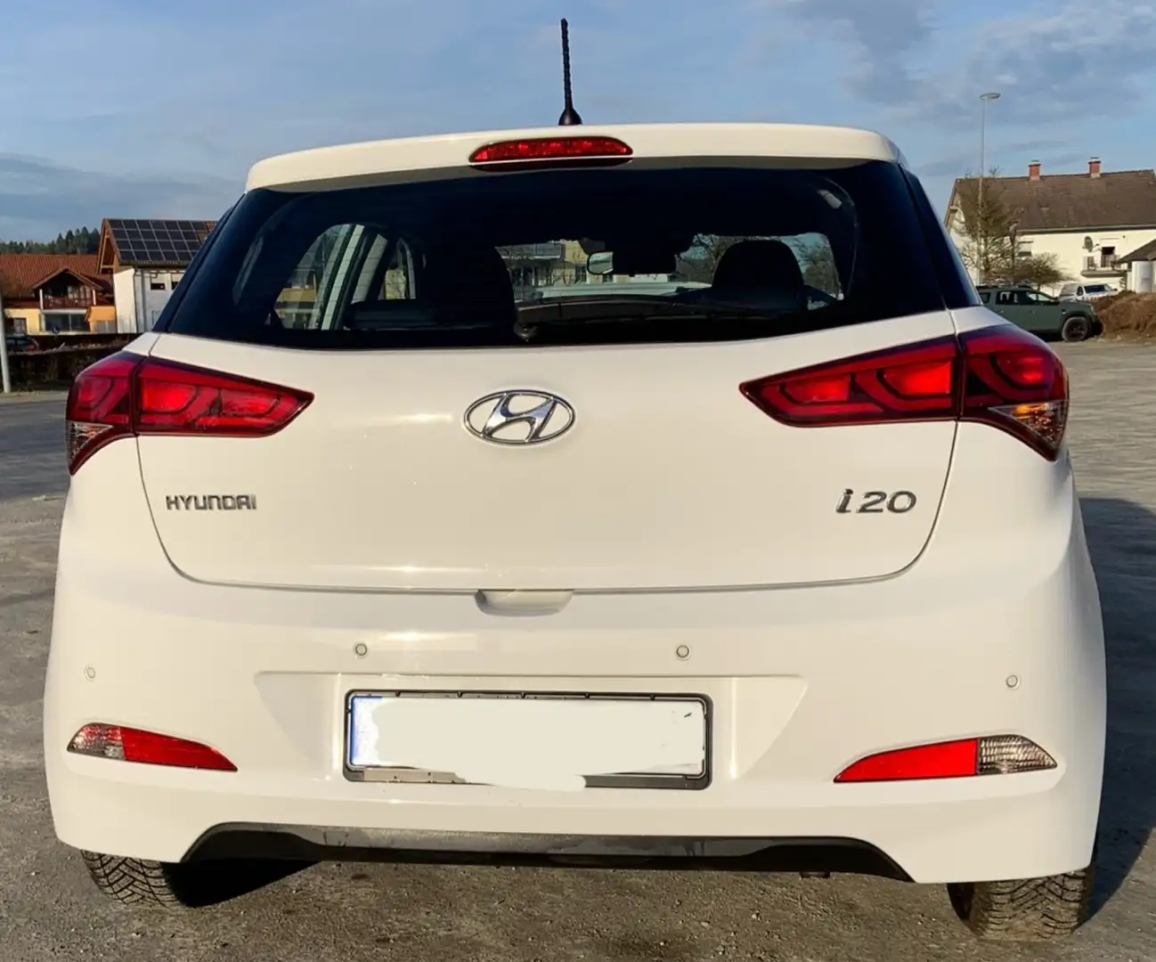 Hyundai i20 1.2 Trend Weiß - 2
