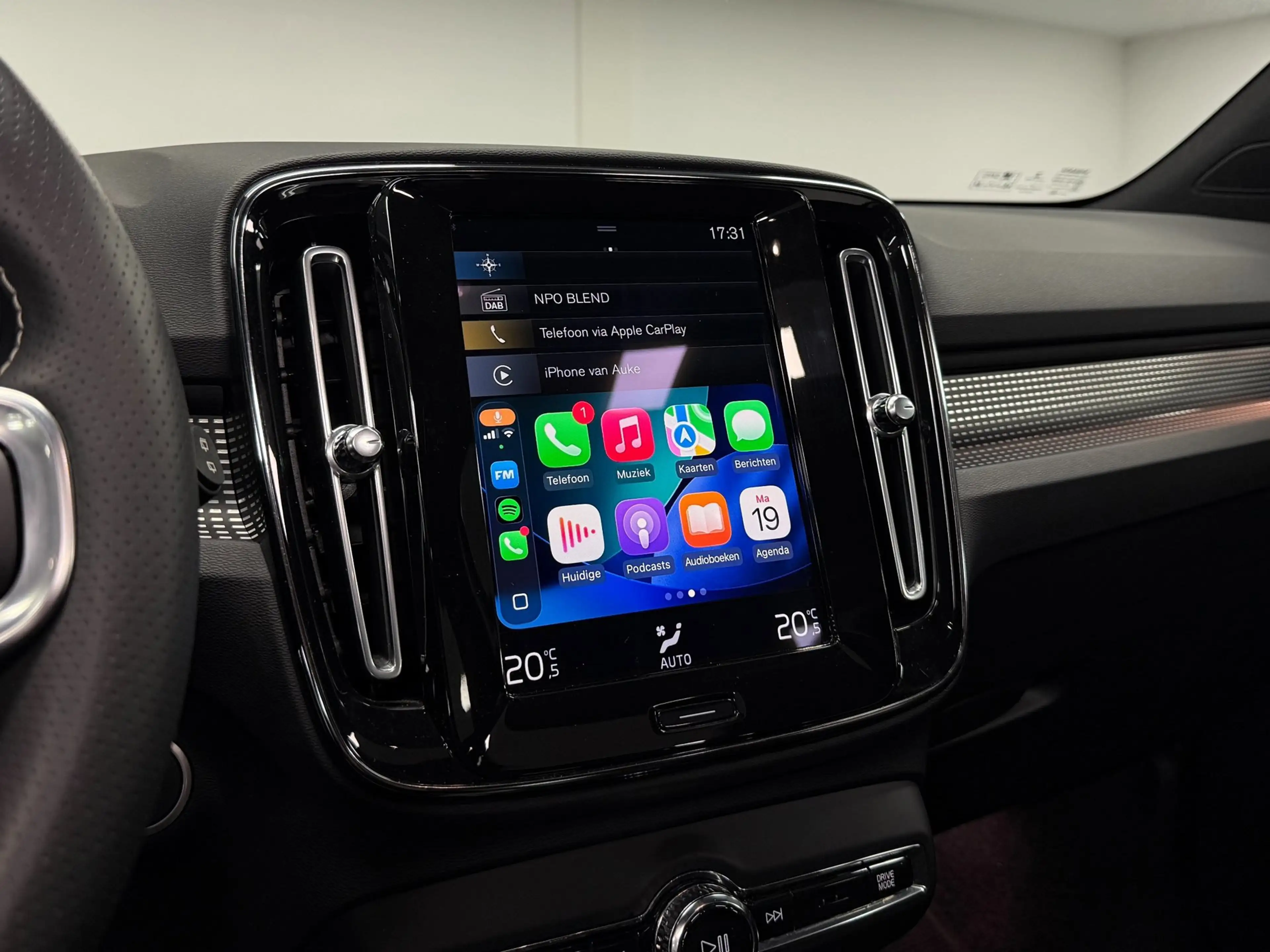 Volvo XC40 1.5 T2 R-Design*Panodak*Camera*Carplay*Navi*Leder — photo 13