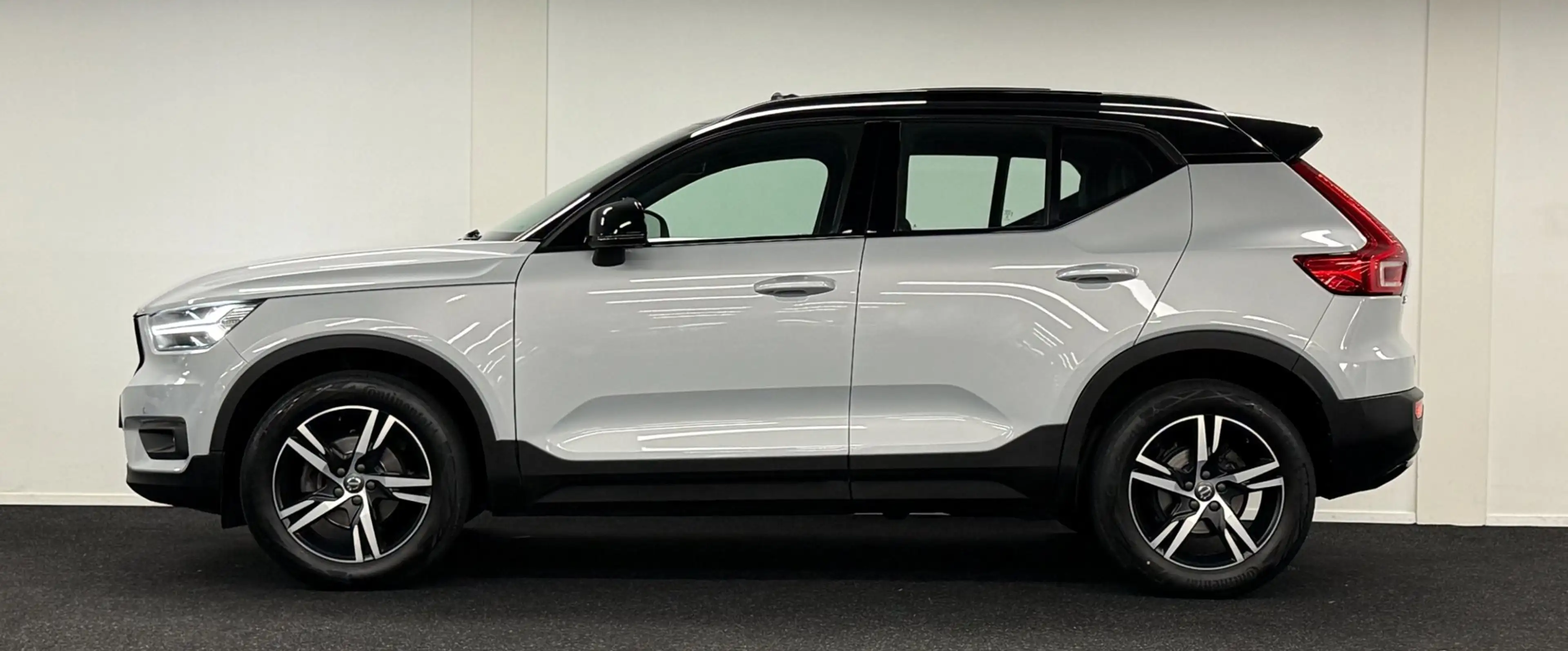 Volvo XC40 1.5 T2 R-Design*Panodak*Camera*Carplay*Navi*Leder — photo 4