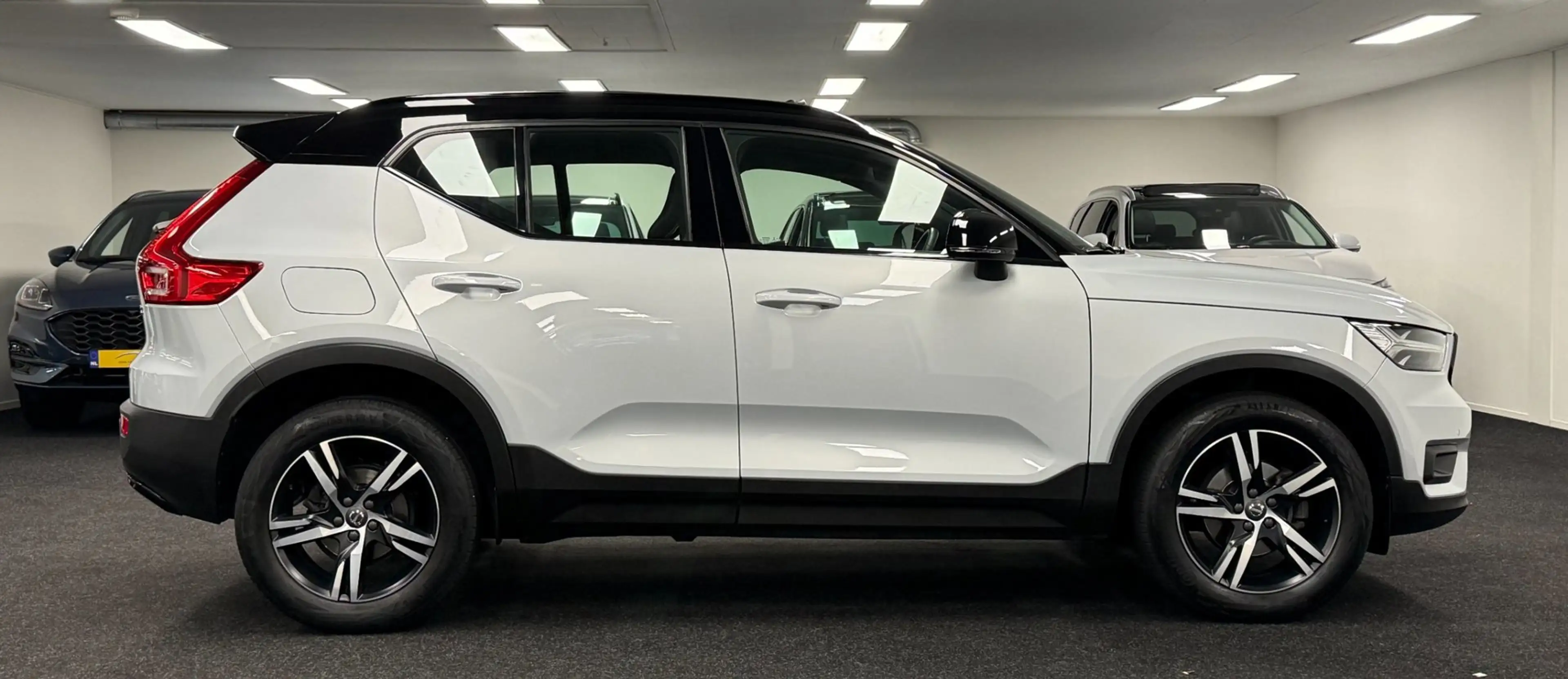 Volvo XC40 1.5 T2 R-Design*Panodak*Camera*Carplay*Navi*Leder — photo 17