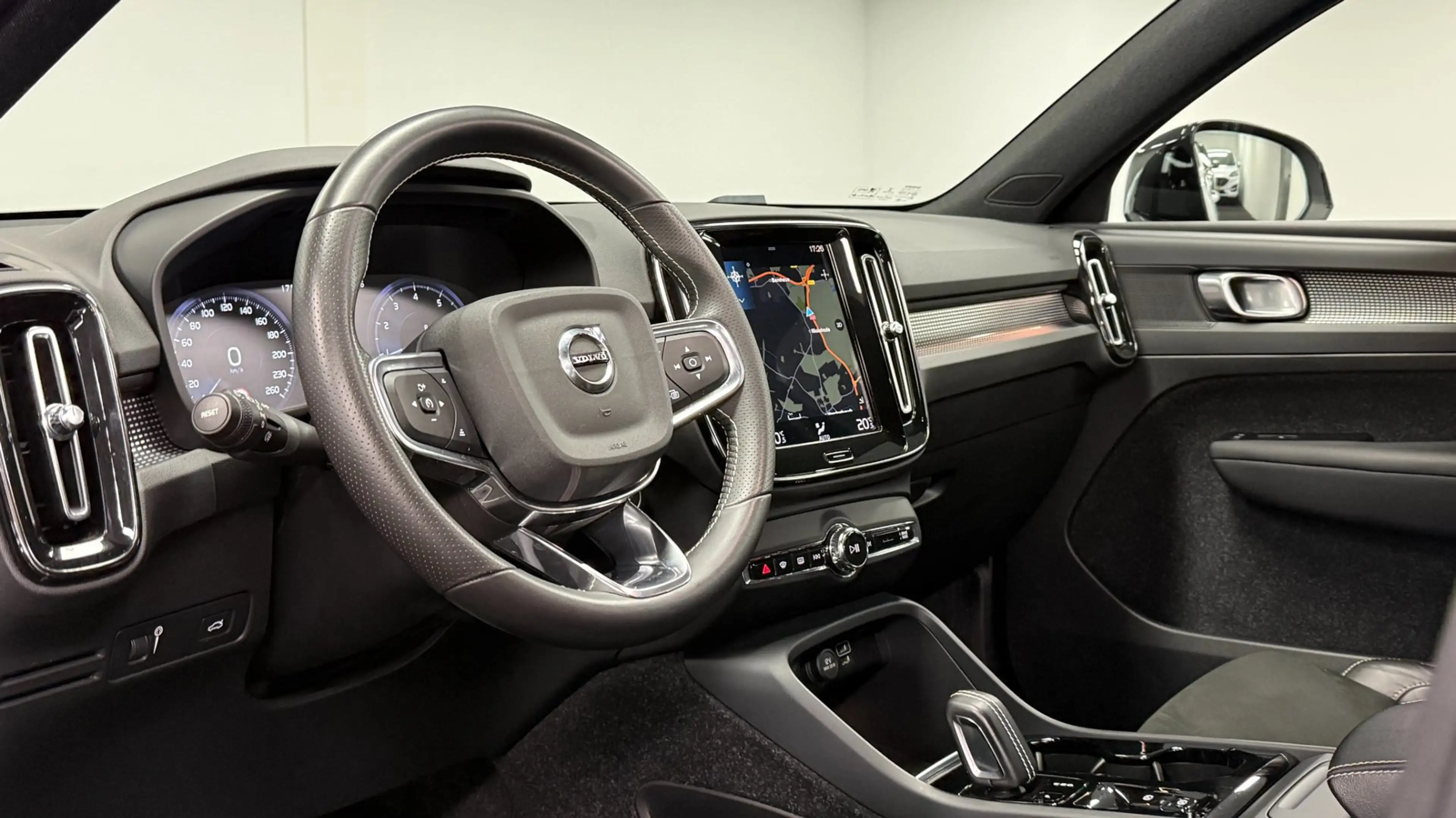 Volvo XC40 1.5 T2 R-Design*Panodak*Camera*Carplay*Navi*Leder — photo 8