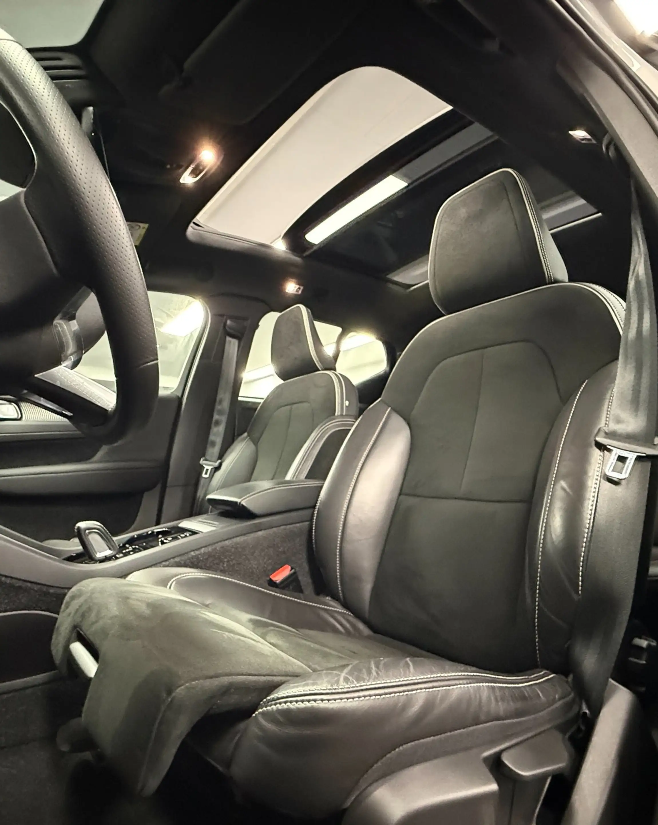 Volvo XC40 1.5 T2 R-Design*Panodak*Camera*Carplay*Navi*Leder — photo 5