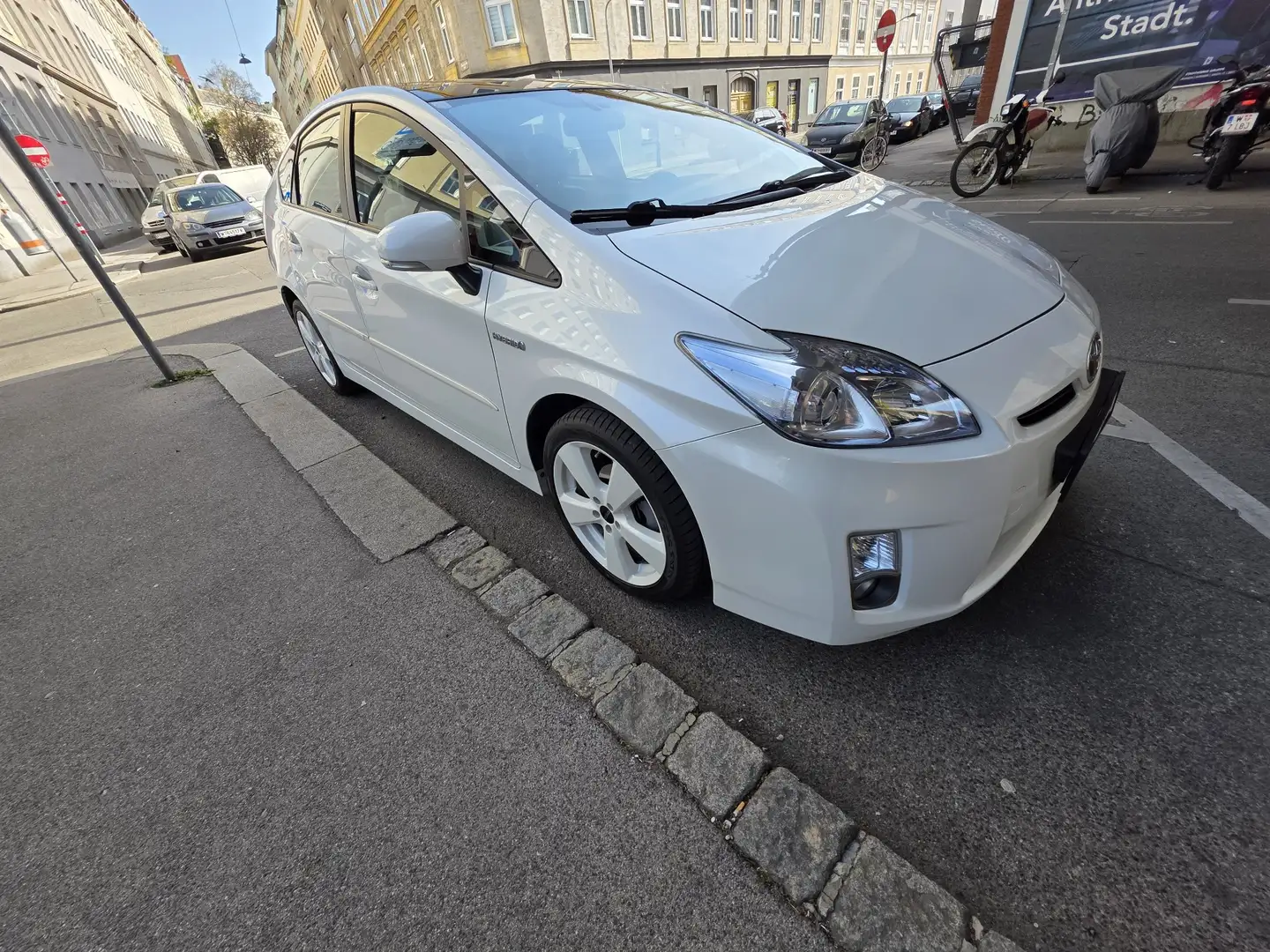 Toyota Prius 1,8 VVT-i Hybrid - 1