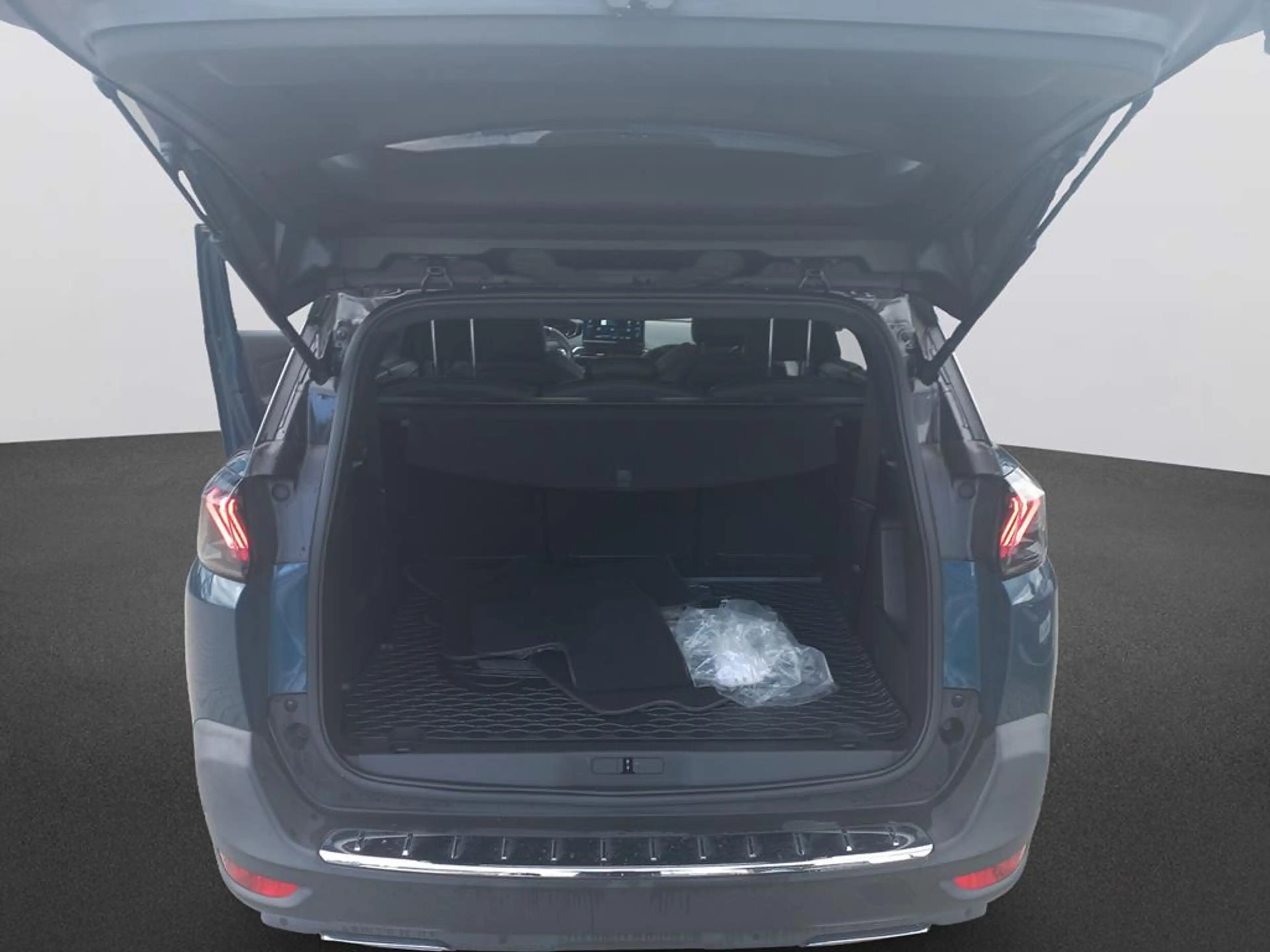 Peugeot 5008 2.0 BlueHDi 180 GT — photo 7