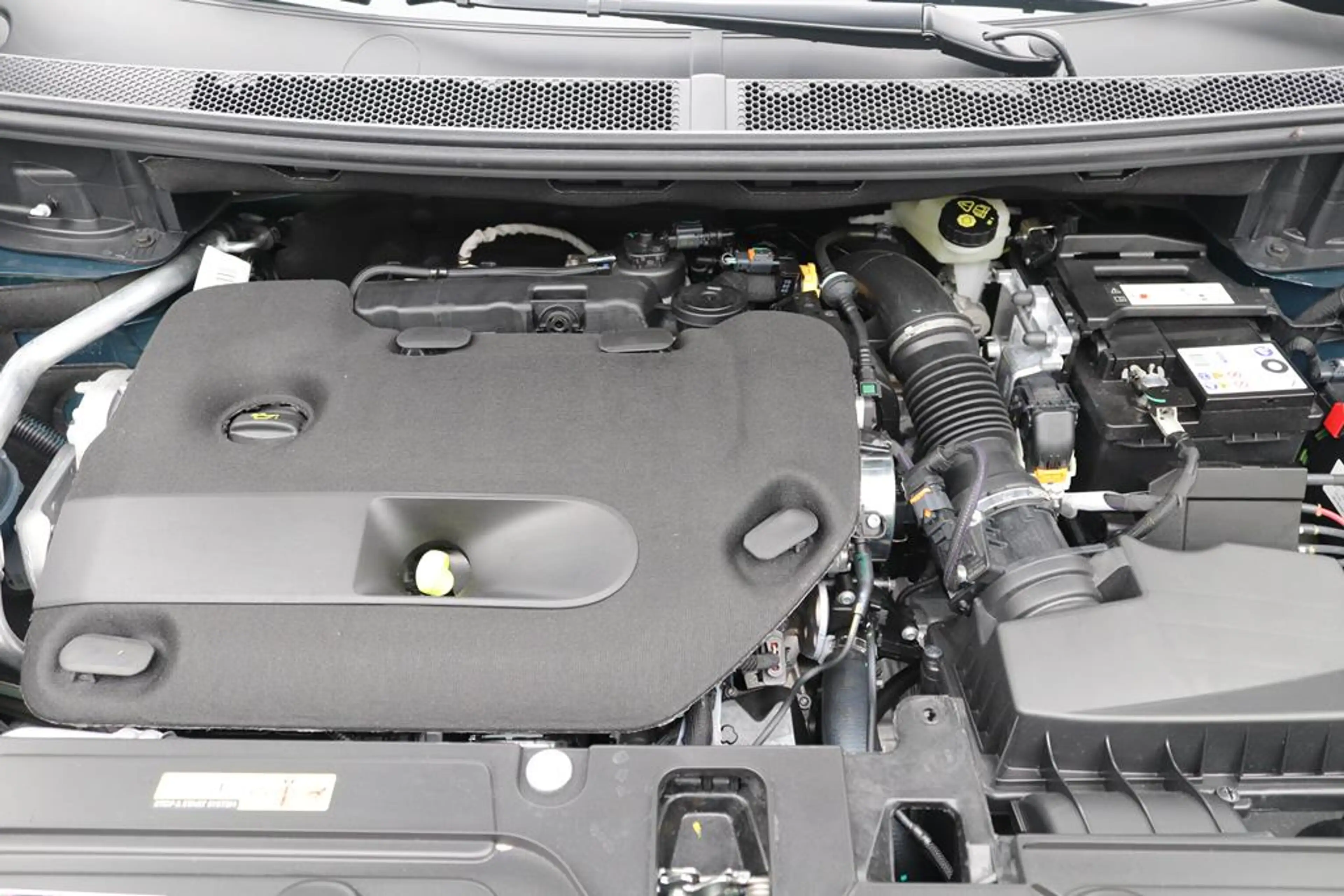 Peugeot 5008 2.0 BlueHDi 180 GT — photo 14