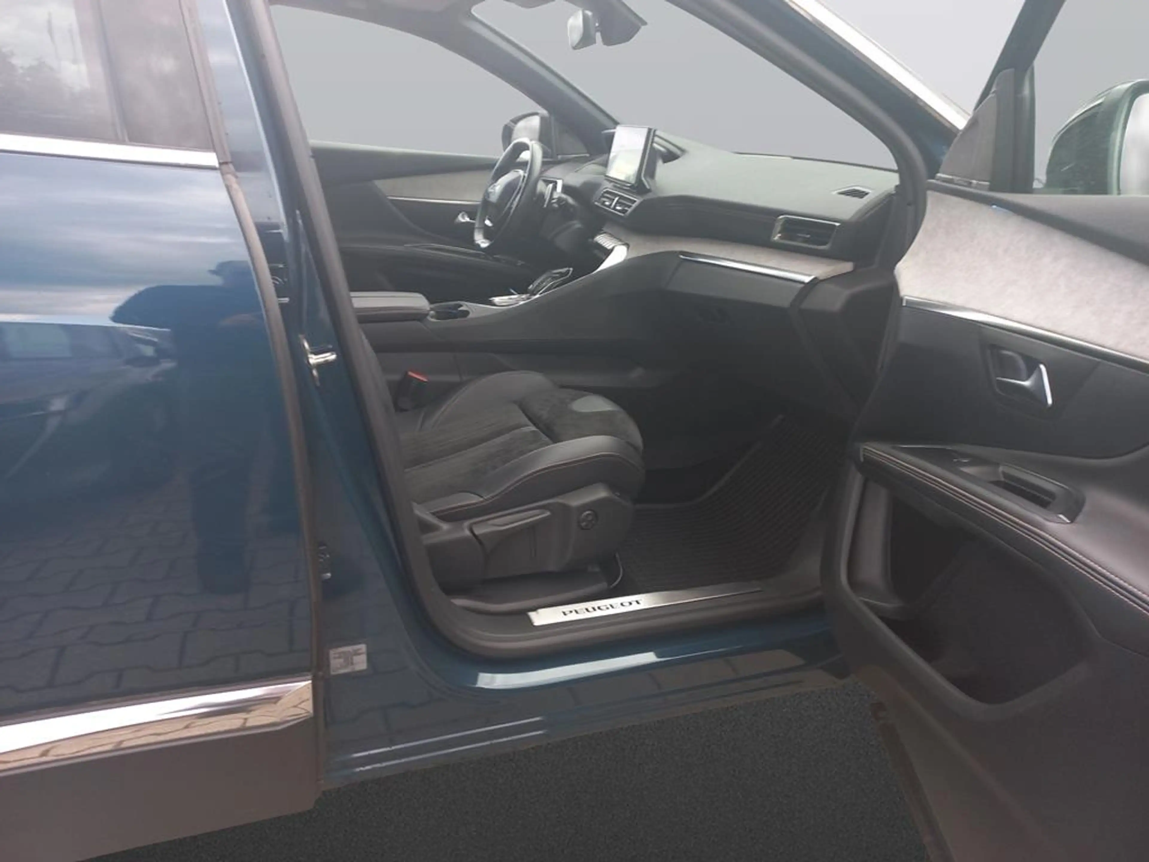 Peugeot 5008 2.0 BlueHDi 180 GT — photo 11