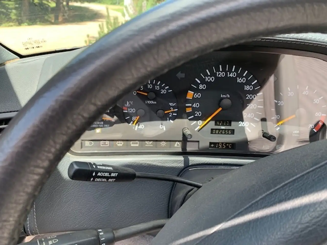 Mercedes-Benz SL снимка Mercedes-Benz SL