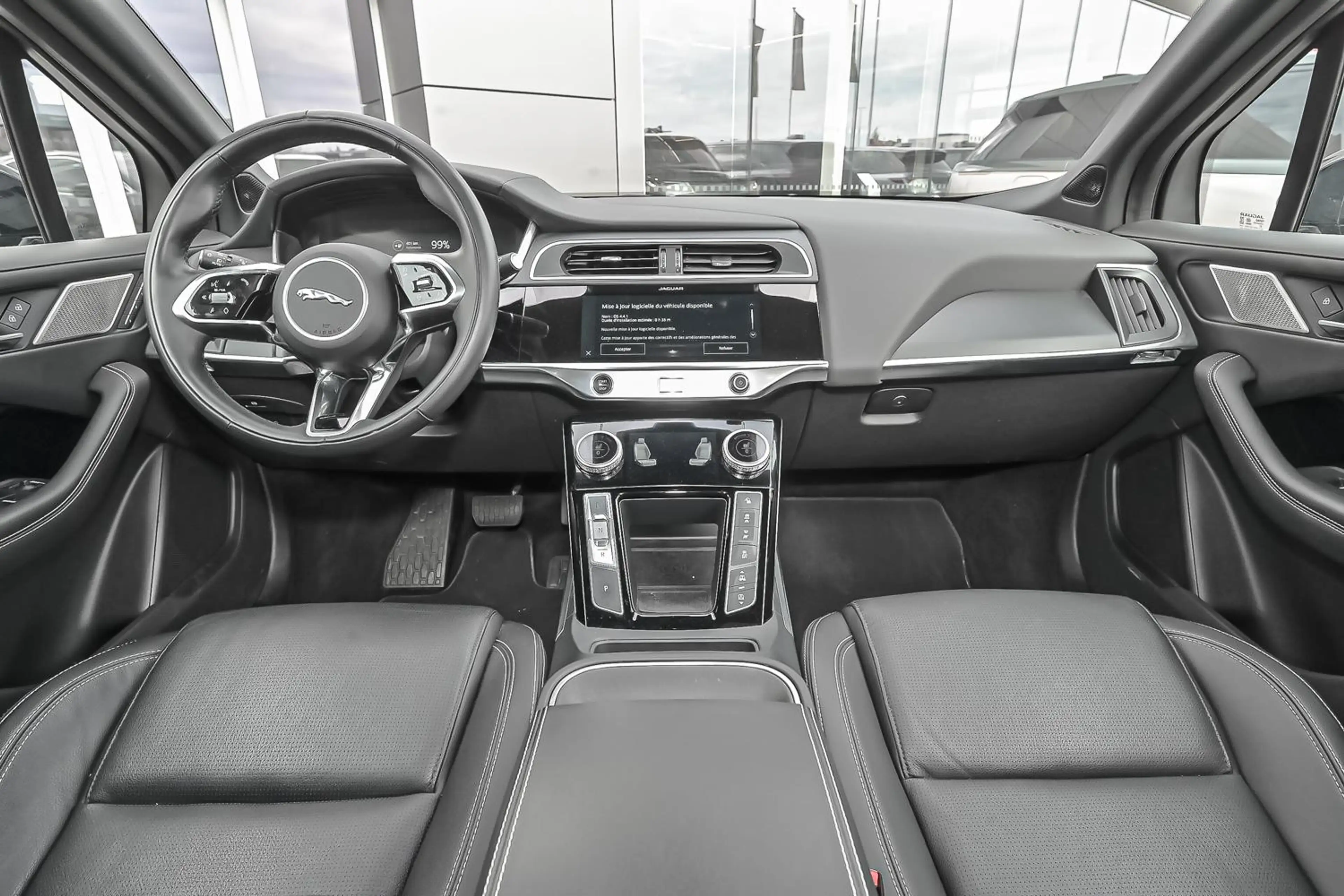 Jaguar I-Pace EV400 R-Dynamic SE AWD — photo 9