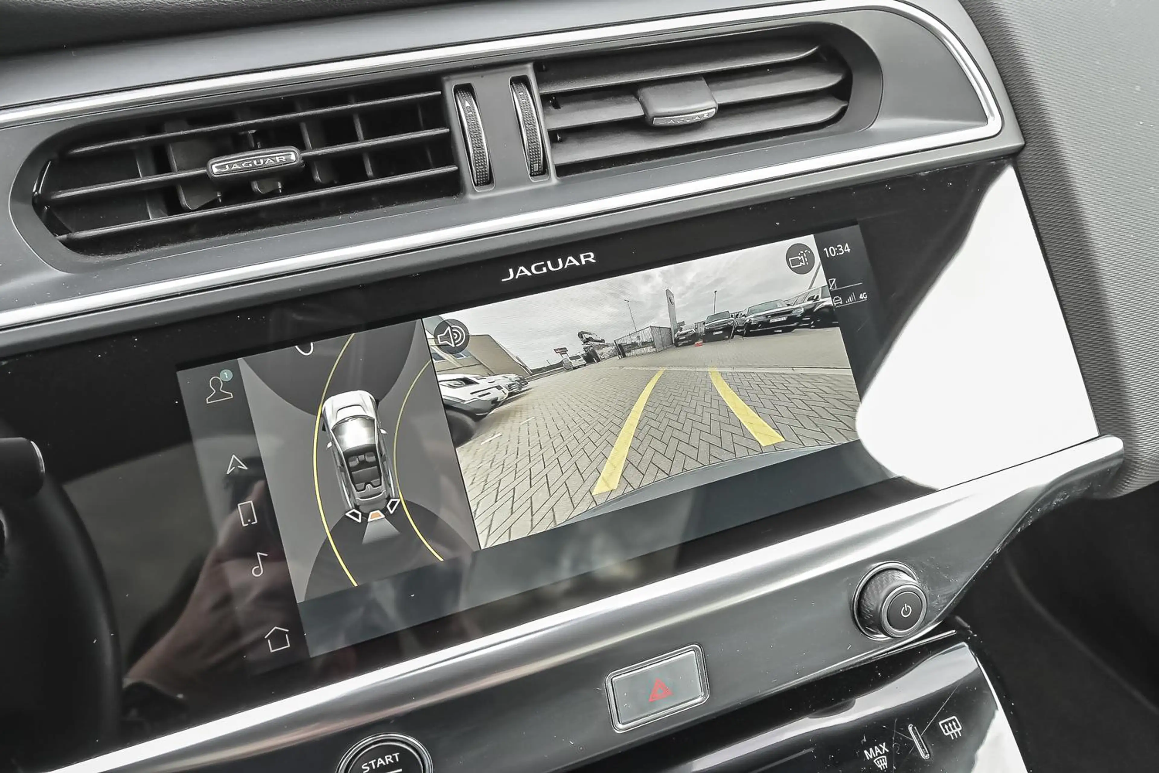 Jaguar I-Pace EV400 R-Dynamic SE AWD — photo 14