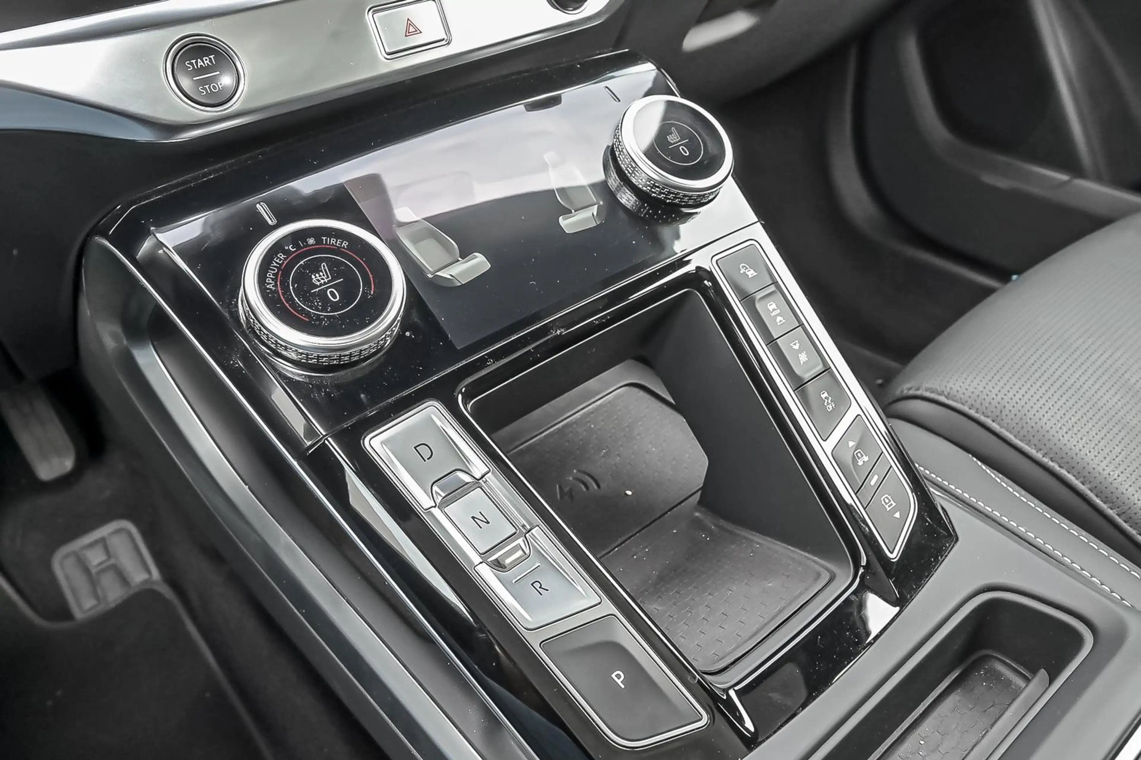 Jaguar I-Pace EV400 R-Dynamic SE AWD — photo 11