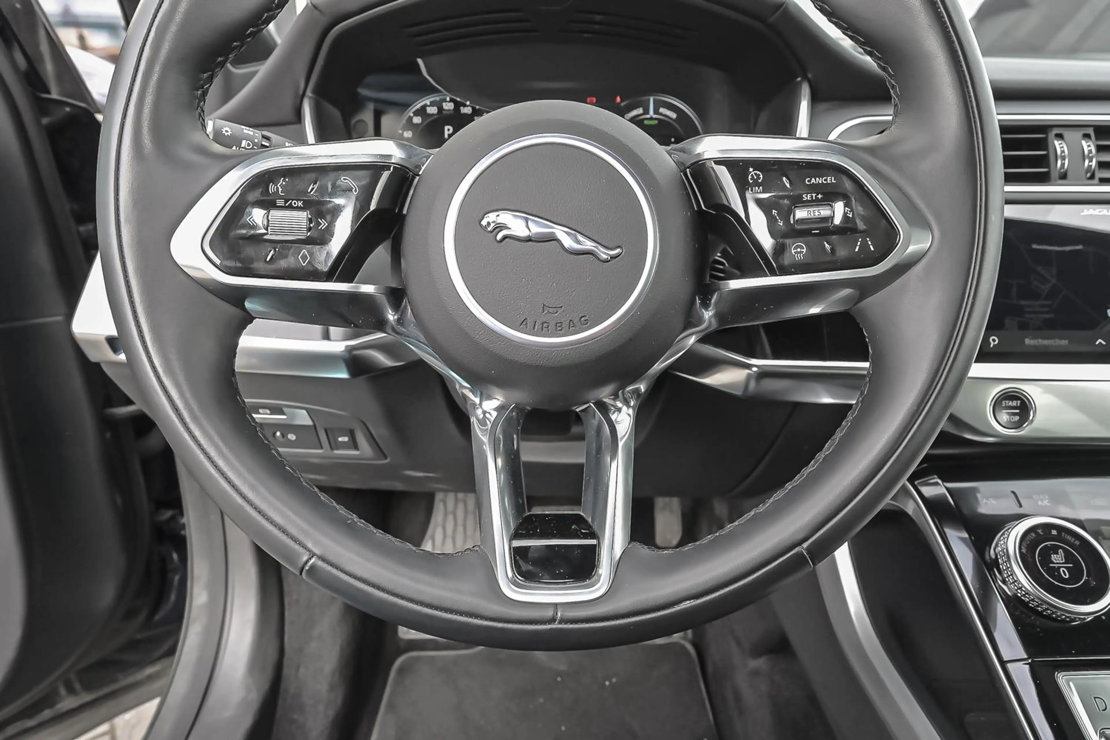 Jaguar I-Pace EV400 R-Dynamic SE AWD — photo 15