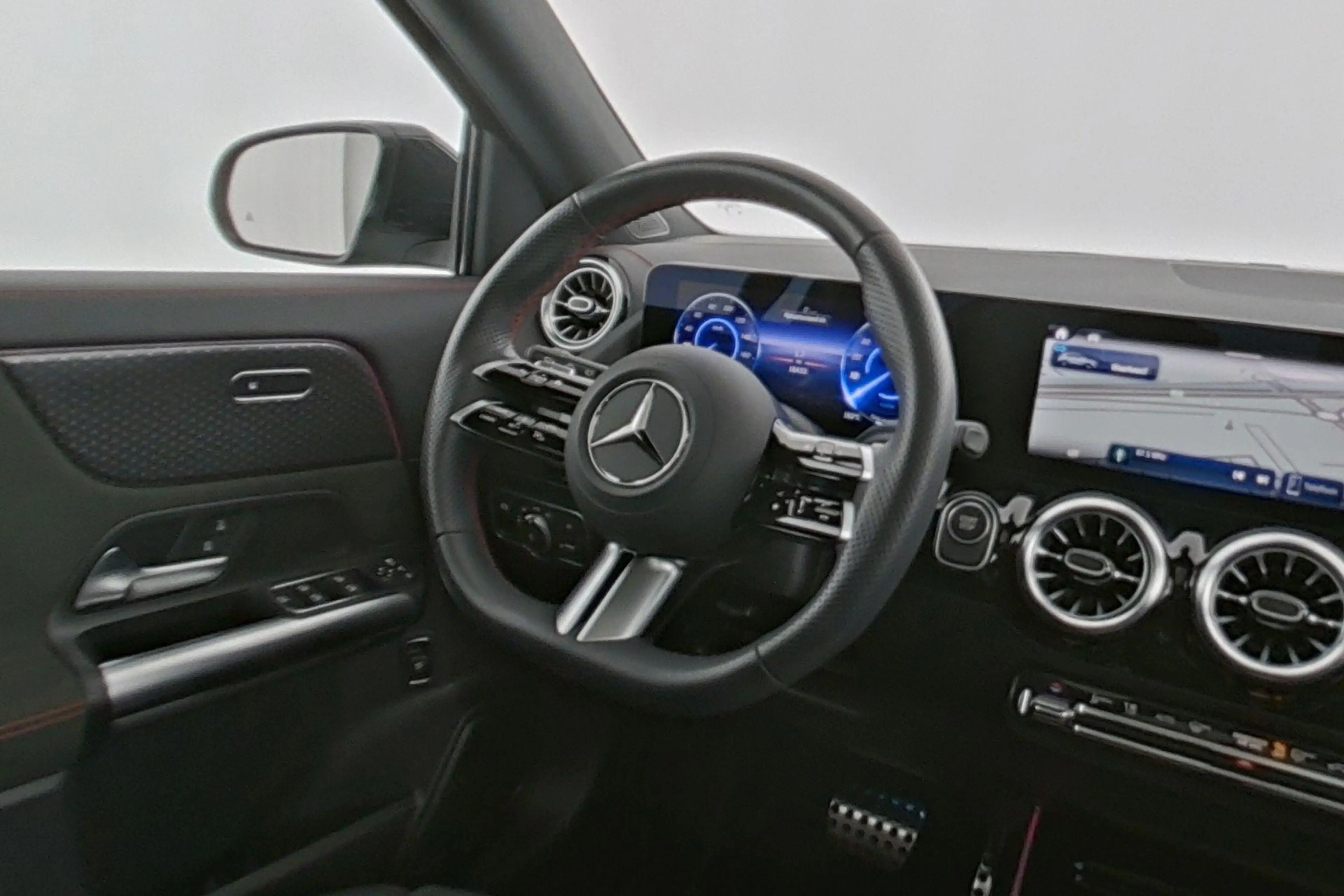 Mercedes-Benz EQA 250 250+ 'Star Edition' — photo 13