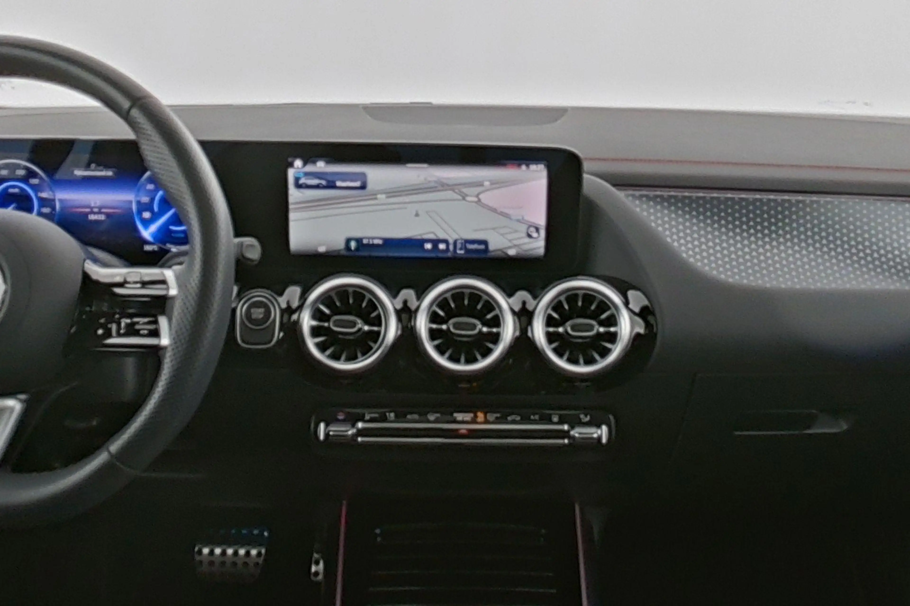Mercedes-Benz EQA 250 250+ 'Star Edition' — photo 15