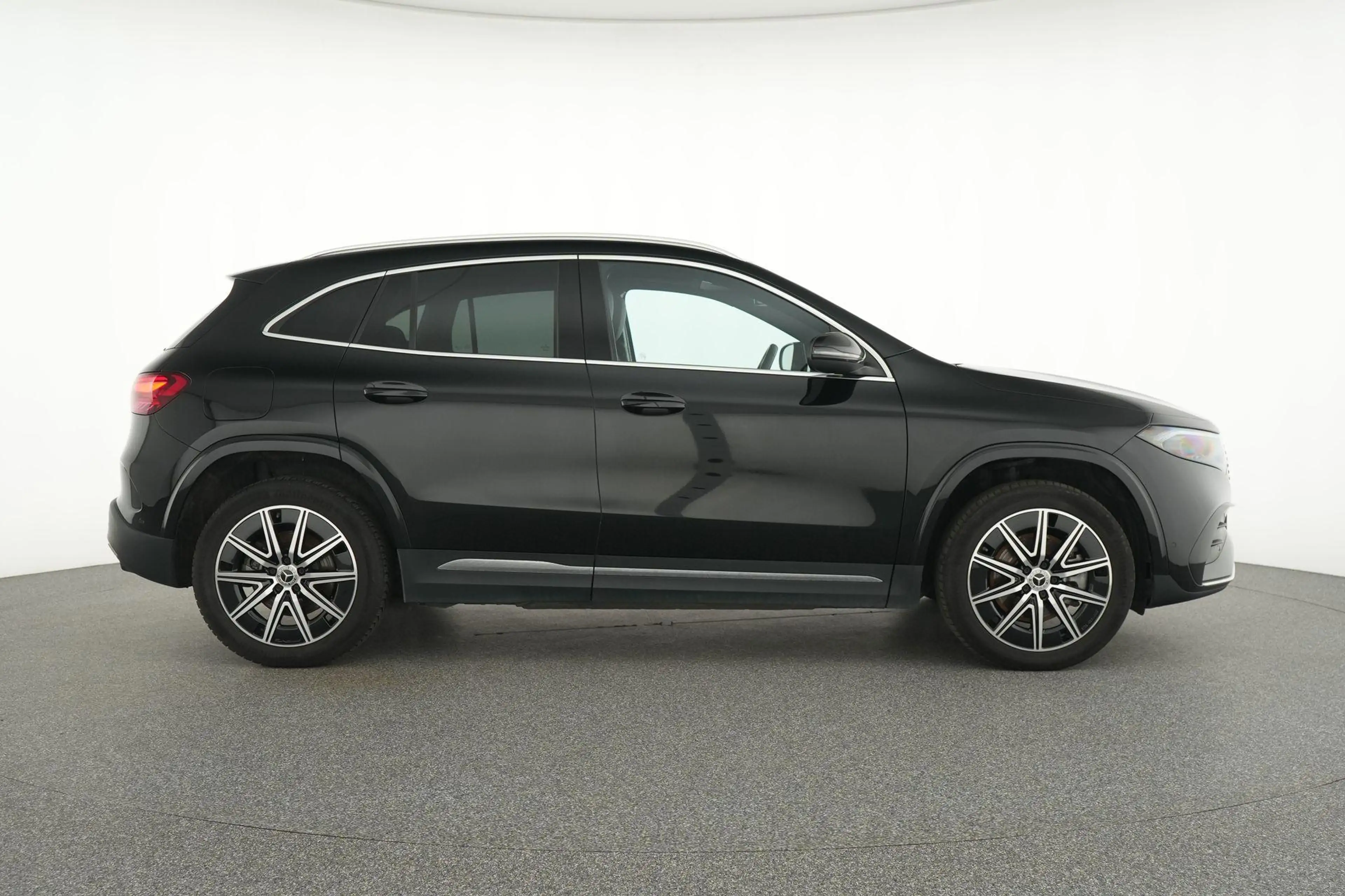 Mercedes-Benz EQA 250 250+ 'Star Edition' — photo 9