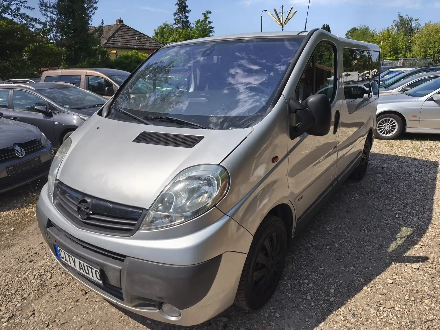 Opel Vivaro Kombi L1H1 2,9t Silber - 1