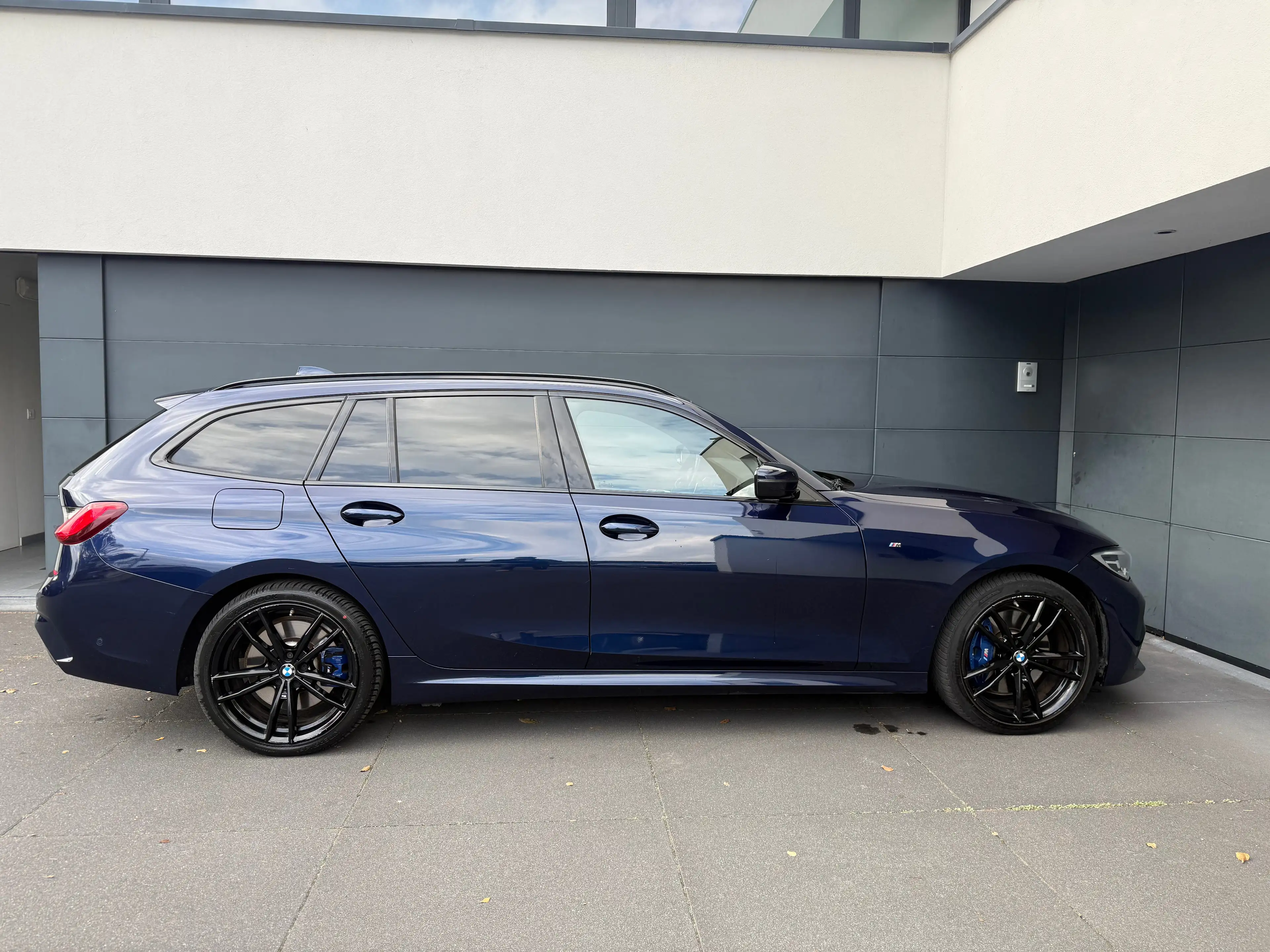 BMW 330 Touring 330eA PHEV — photo 10