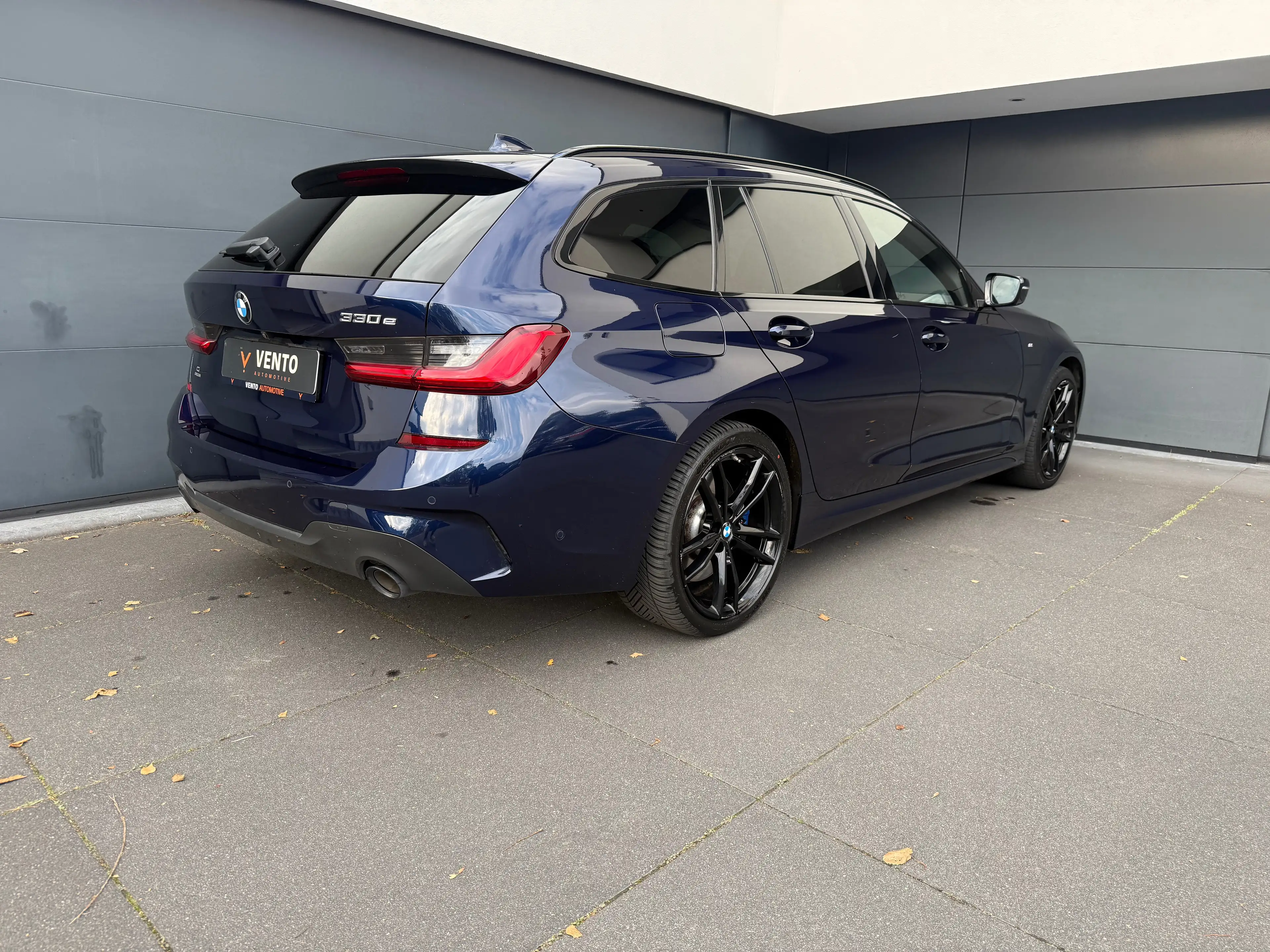 BMW 330 Touring 330eA PHEV — photo 9