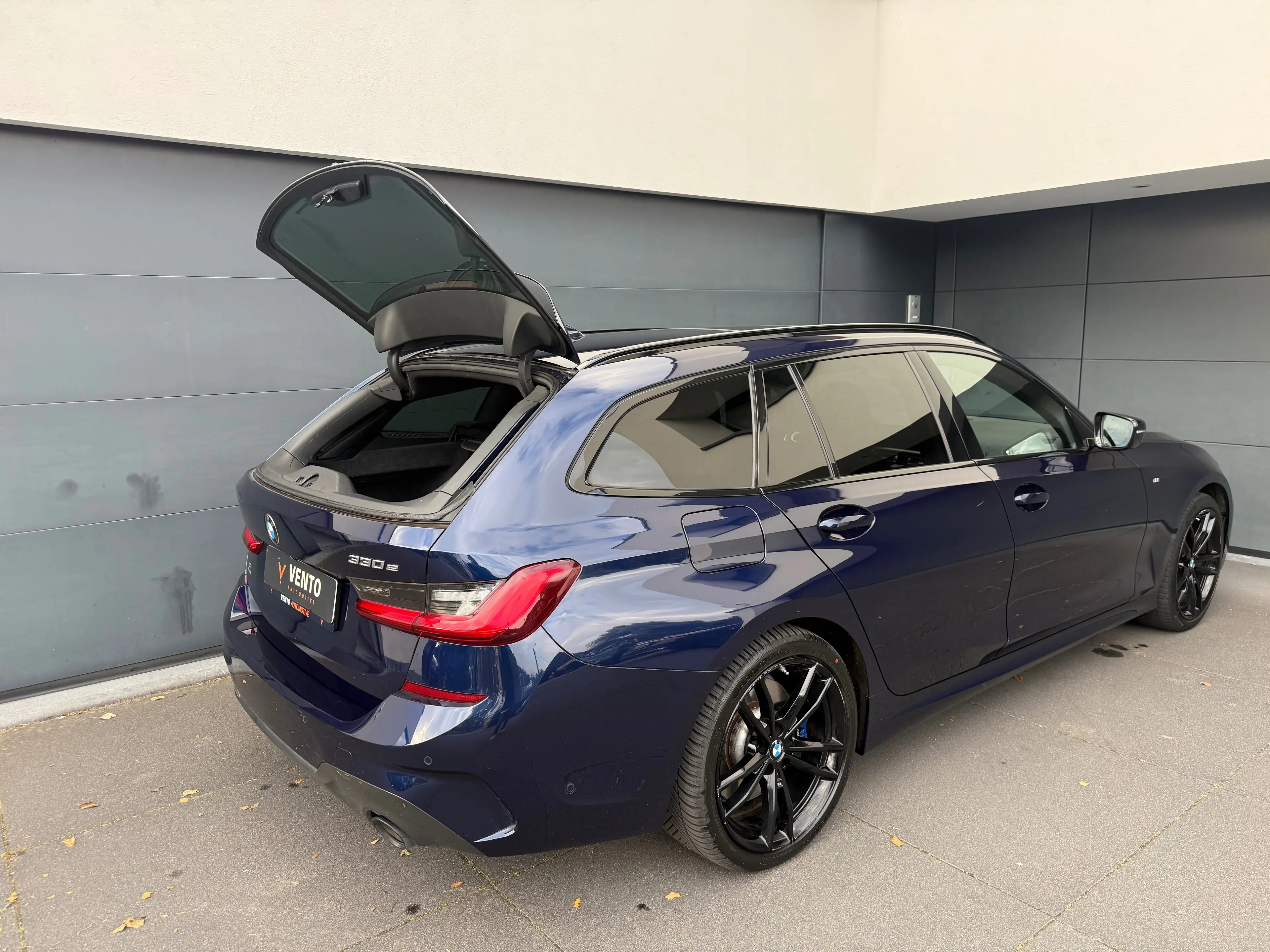 BMW 330 Touring 330eA PHEV — photo 8