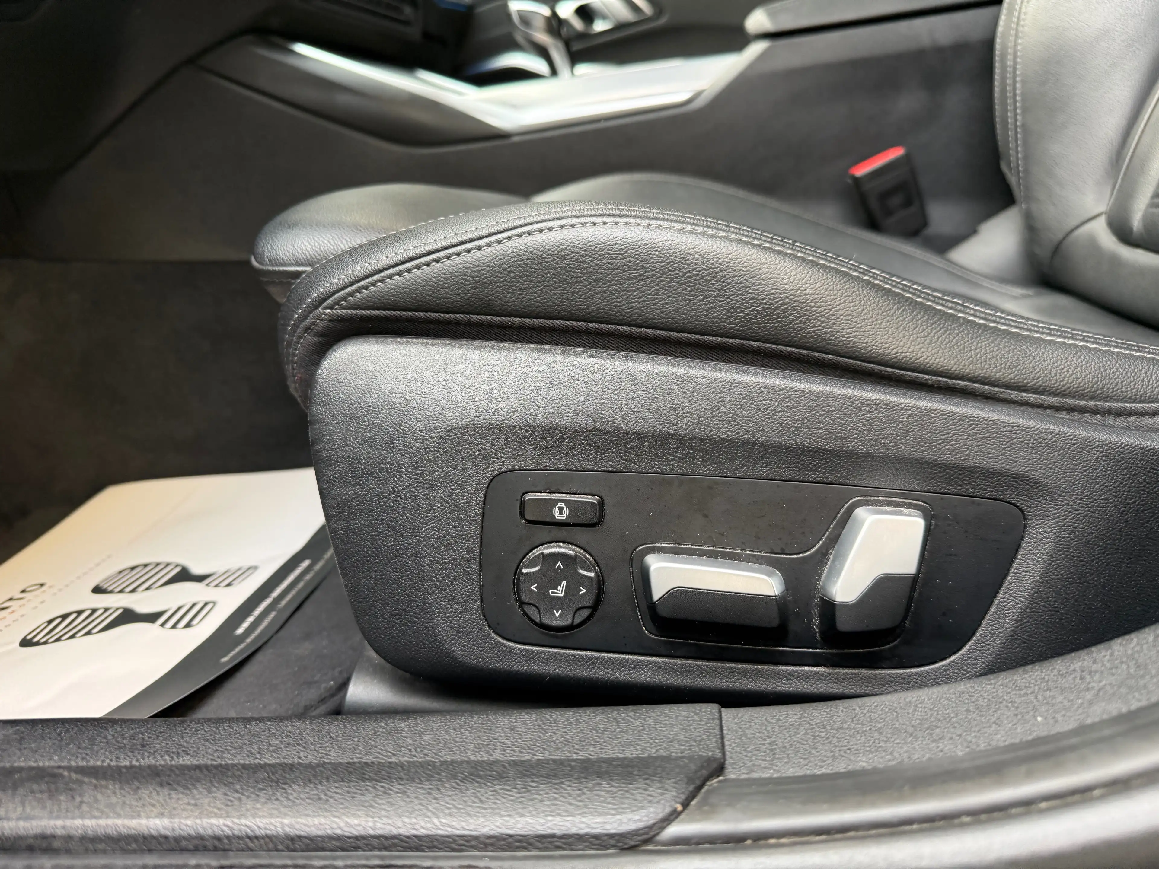 BMW 330 Touring 330eA PHEV — photo 13