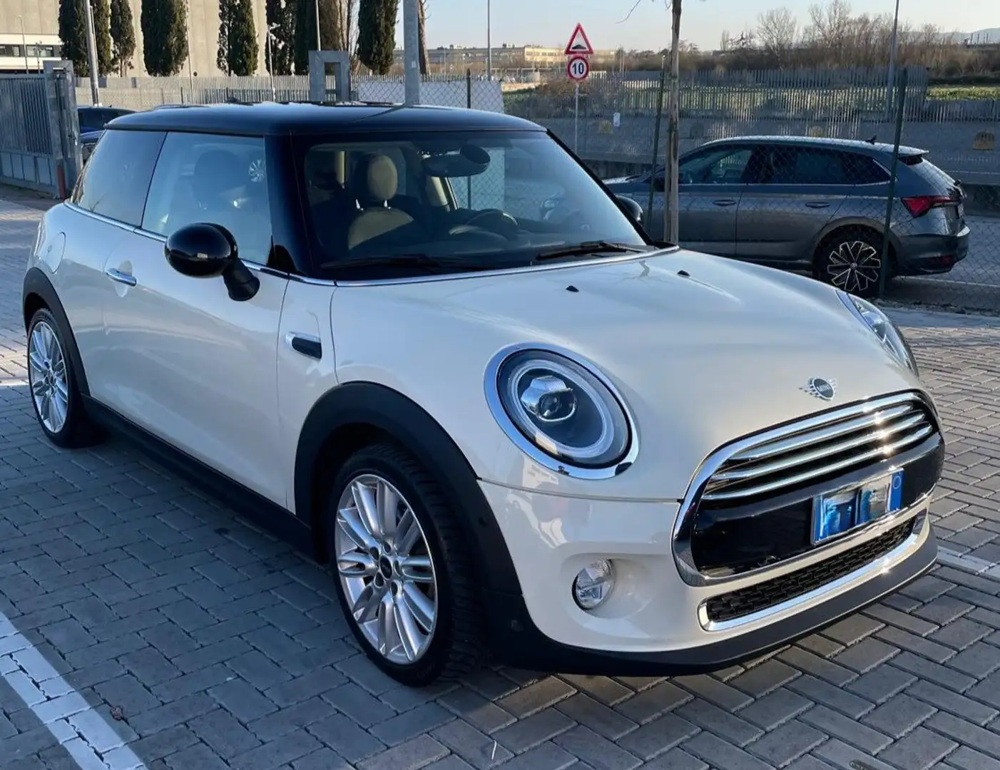 MINI Cooper D Mini IV F56 2018 3p 3p 1.5 Hype auto Bílá - 1