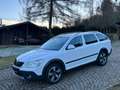 Skoda Octavia Combi Scout 4X4, 2.0TDI 140PS,6Gang Weiß - thumbnail 1