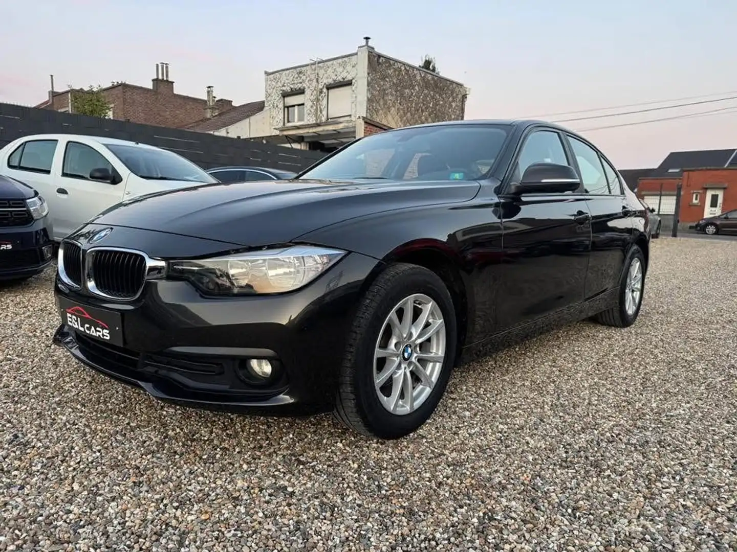 BMW 318 318 d **12 mois de garantie** Noir - 1