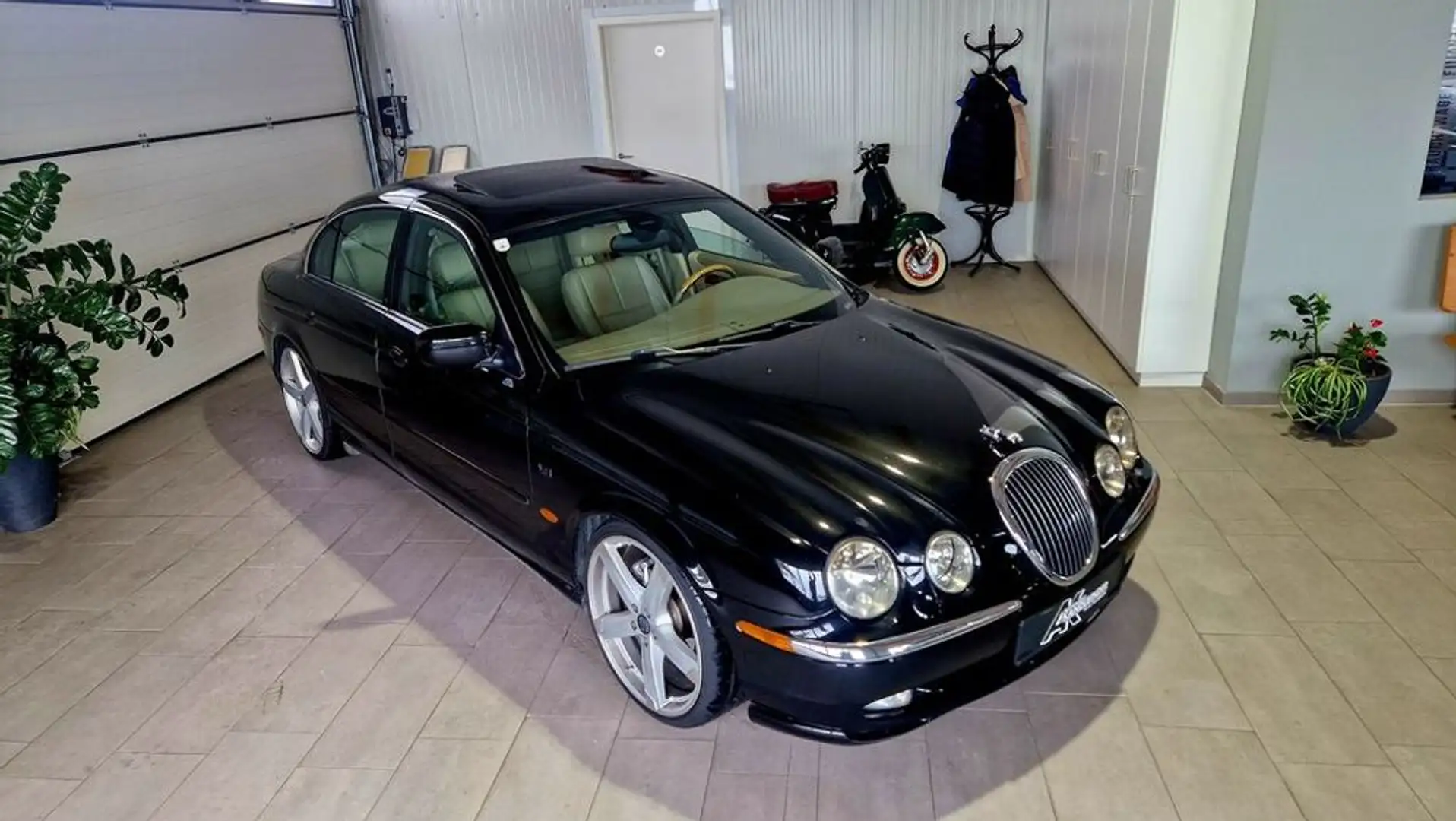 Jaguar S-Type 4,2 V8 Edition Aut. ''Traumzustand'' Schwarz - 2