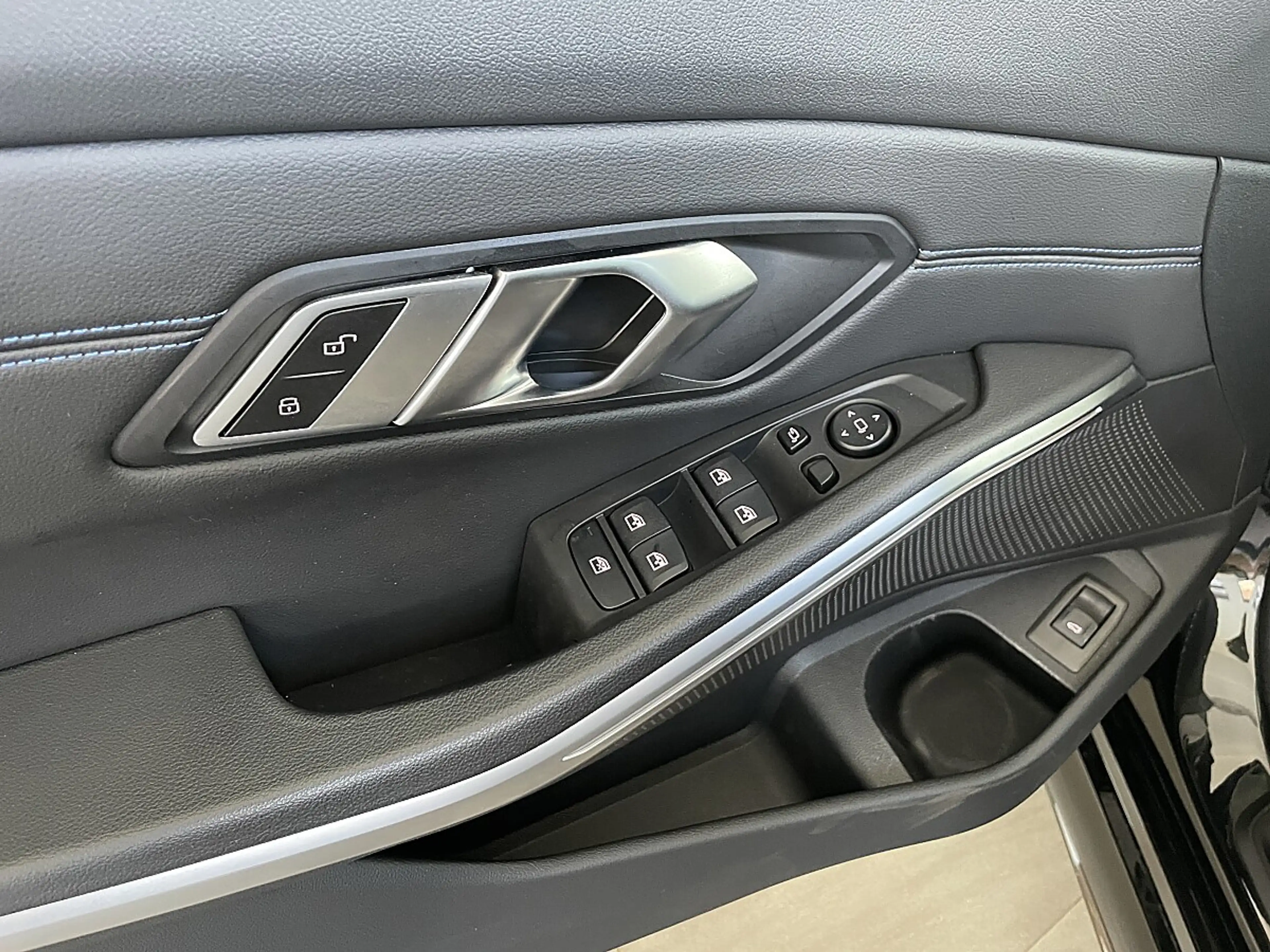 BMW 318 d 48 V Touring Aut. M-Sport, Shadow — photo 15