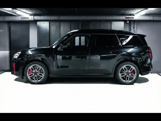 Mini Countryman view 2