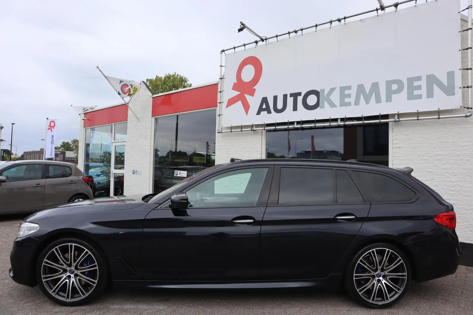 BMW 530 5-serie Touring 530i High Executive Zwart - 2