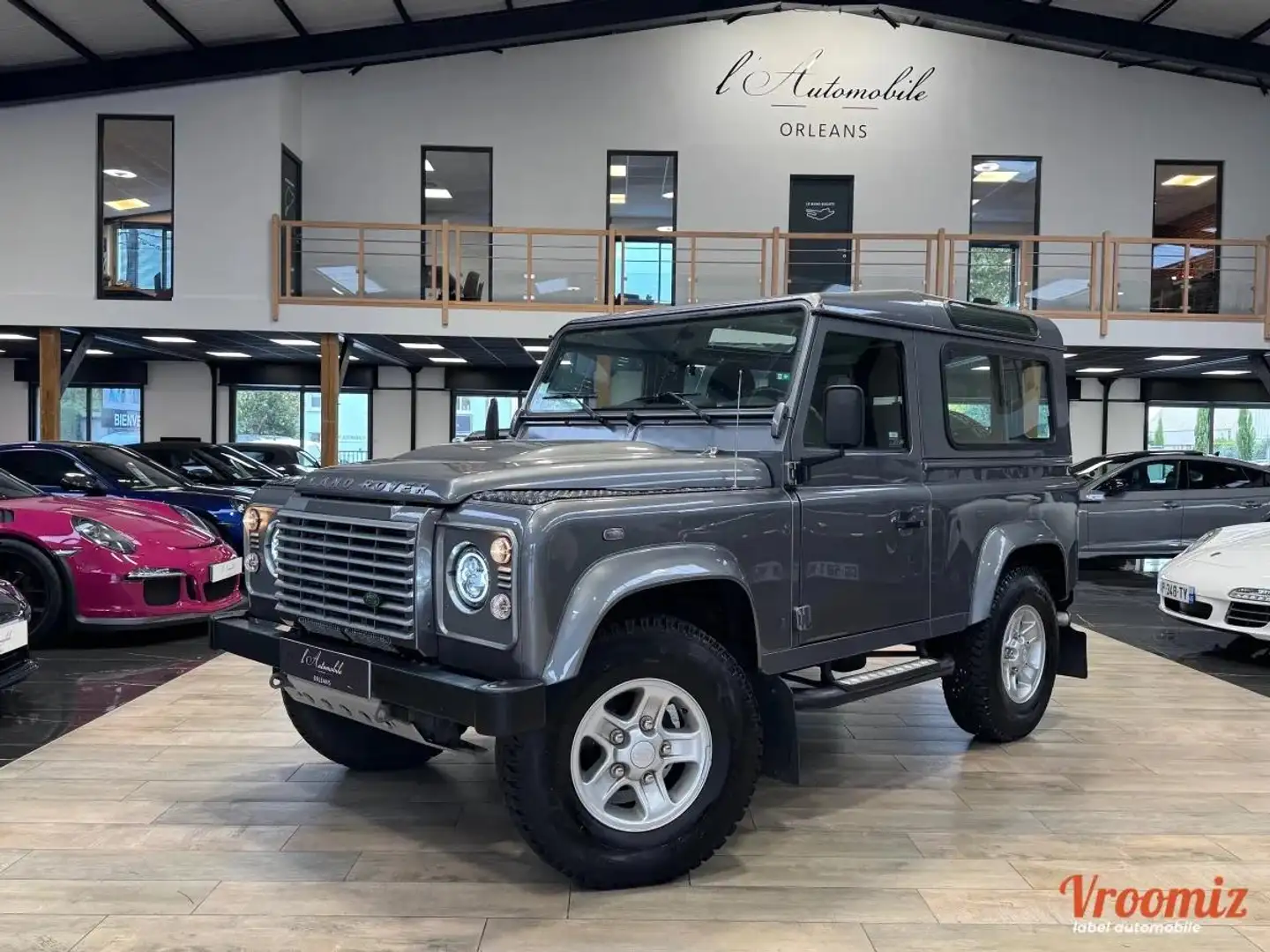 Land Rover Defender 90 hard top es puma 2.4L TD4 122CH CTTE Noir - 1