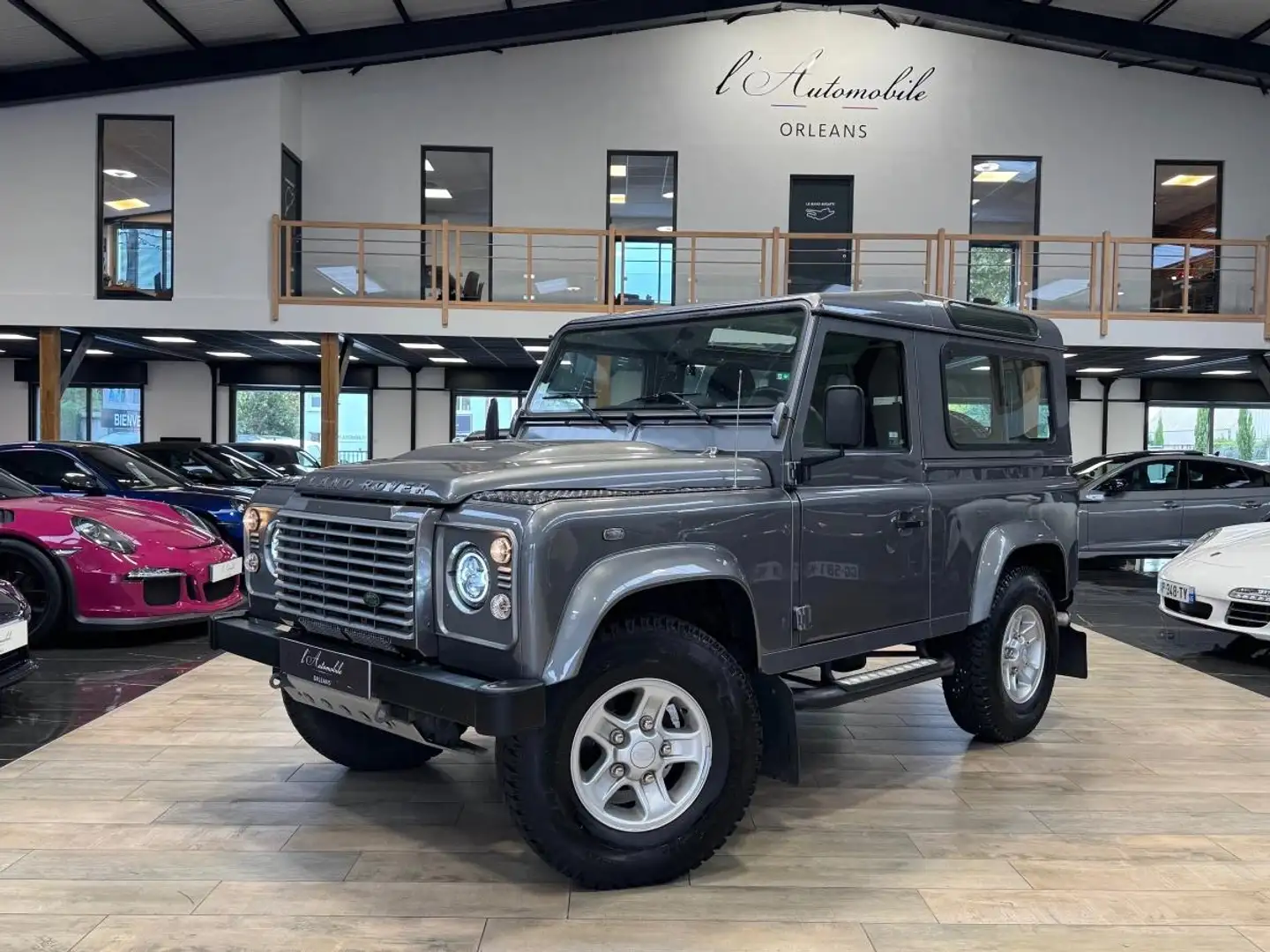 Land Rover Defender 90 hard top es puma 2.4L TD4 122CH CTTE a Noir - 1