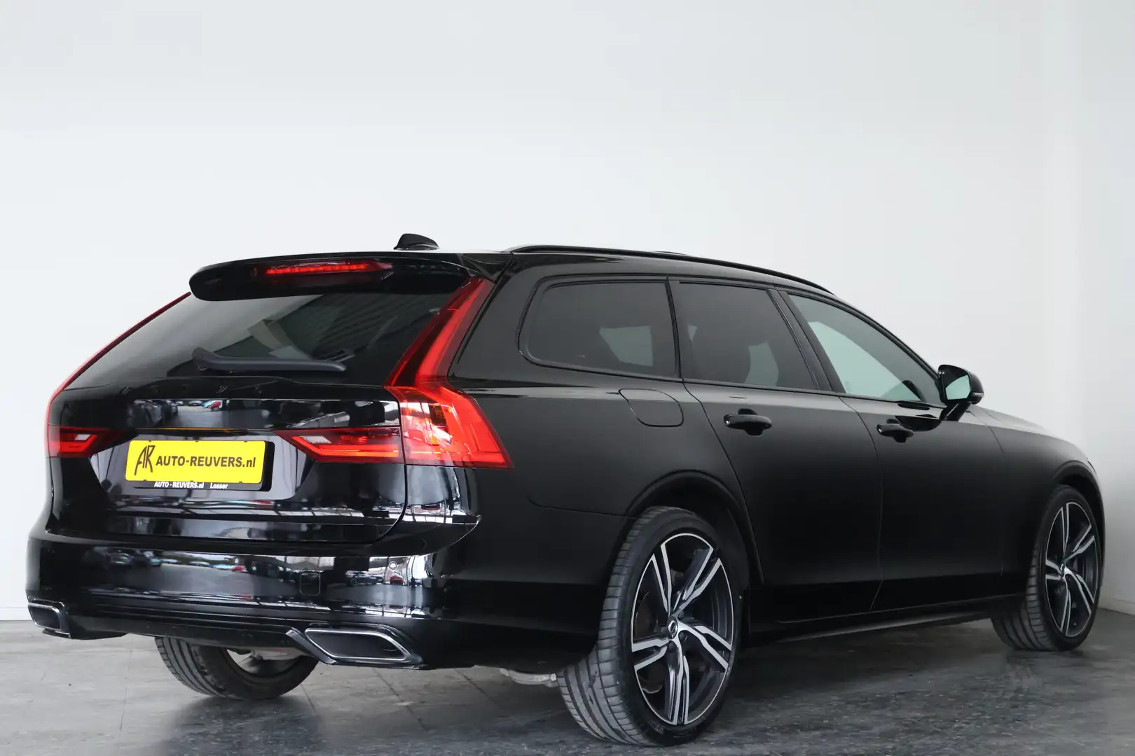 Volvo V90 2.0 D5 AWD R-Design Panorama / Opendak / HUD / Led Zwart - 2