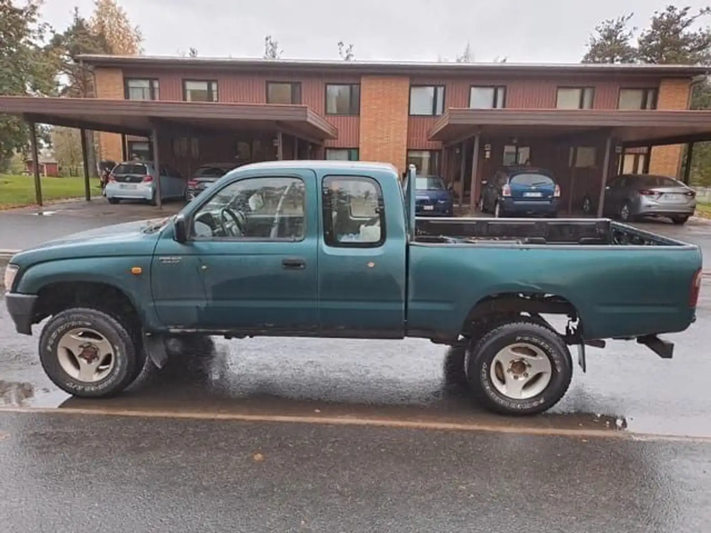 Toyota Hilux 2.4 TD 4WD - 2