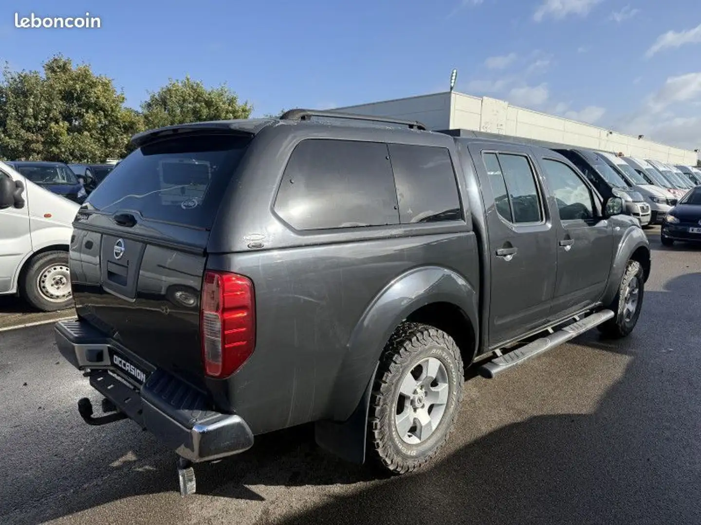 Nissan Navara 2.5 DCI 174CH DOUBLE-CAB LE Grau - 2