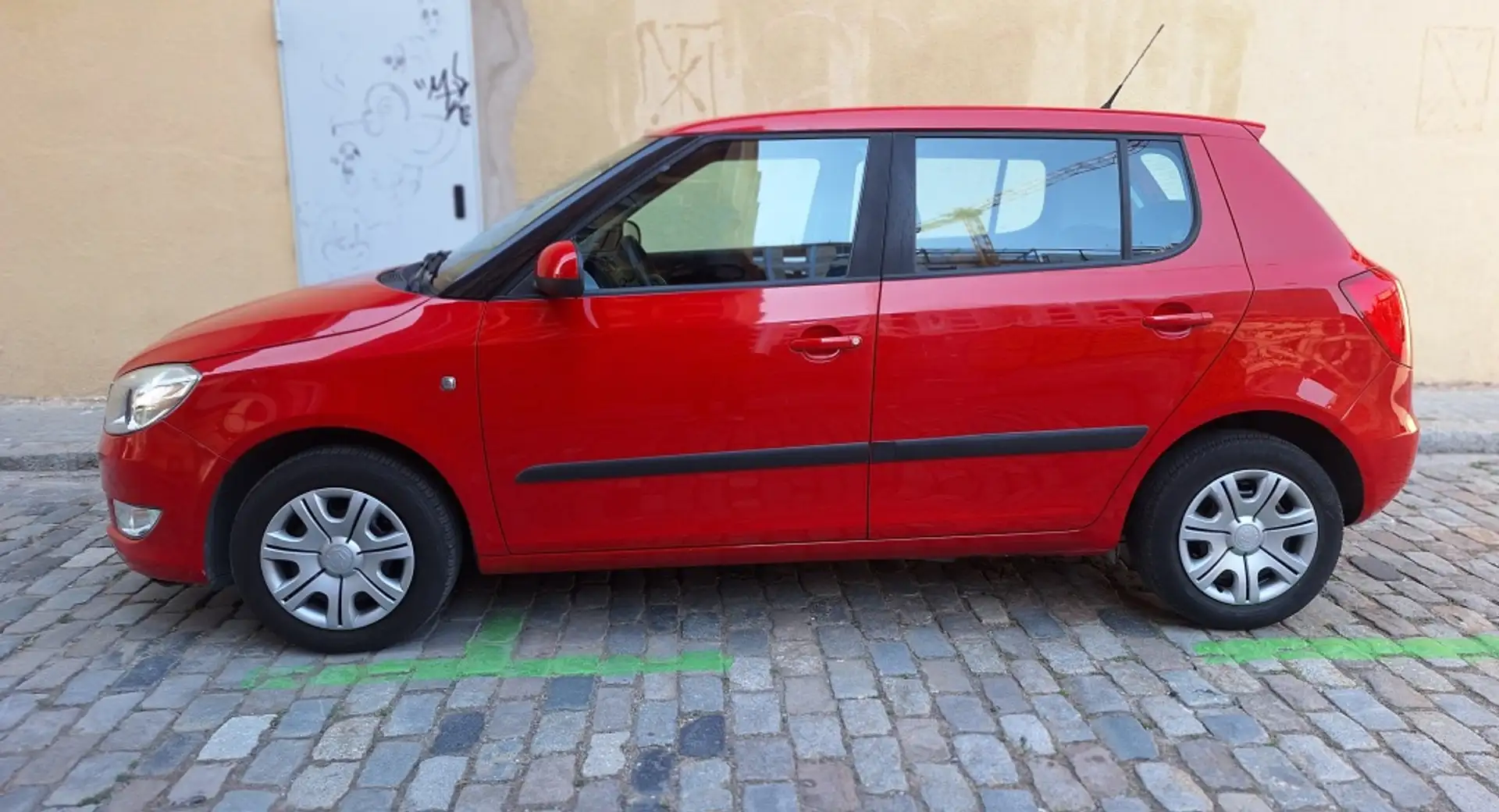 Skoda Fabia 1.2 Spirit Rojo - 2