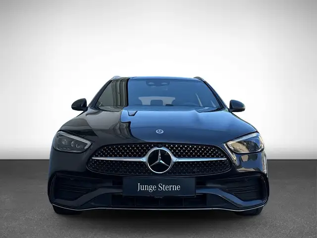 Mercedes-Benz C-Class view 4