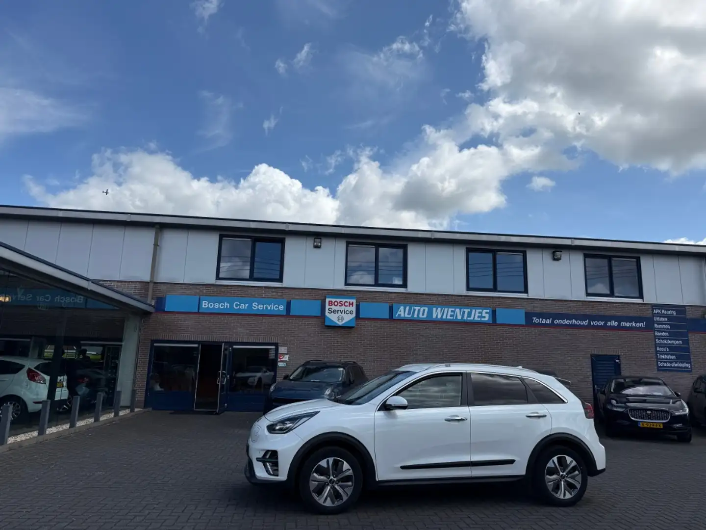 Kia e-Niro ExecutiveLine 64kWh | Leer | Navi Wit - 1