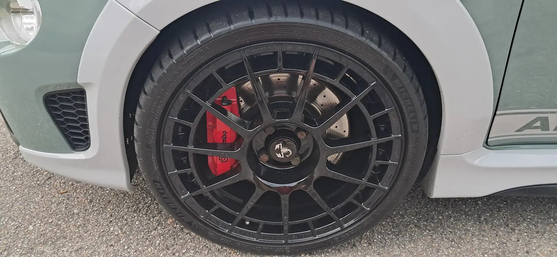 Abarth 695 695 1.4 t-jet 70th 180cv - 2