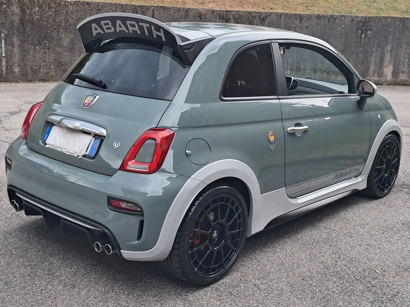 Abarth 695 695 1.4 t-jet 70th 180cv - 1