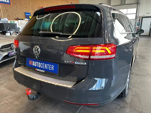 Volkswagen Passat view 2