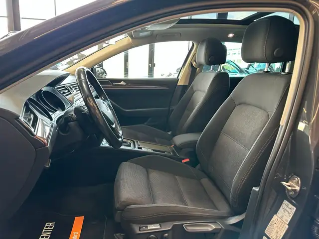 Volkswagen Passat view 10