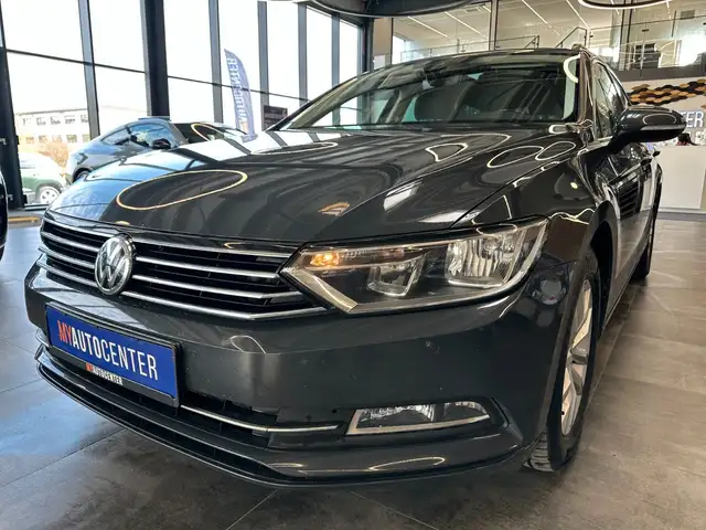Volkswagen Passat view 4