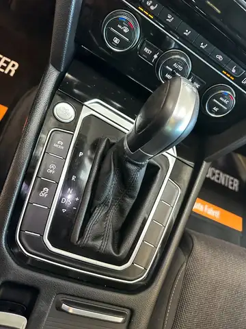 Volkswagen Passat view 13