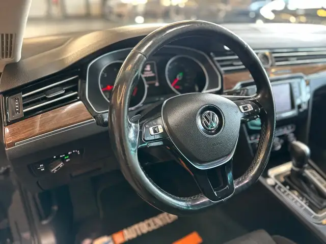 Volkswagen Passat view 7