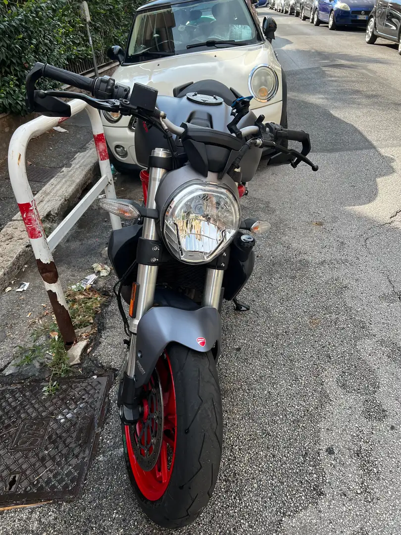 Ducati Monster 821 Grigio - 2
